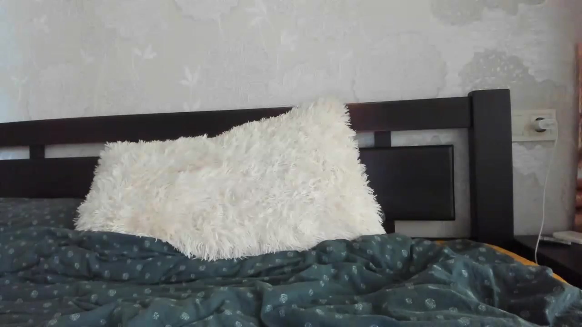 Gallery image thumbnail from Onekiss1's myfreecams stream on, 06/13/2023, 09:41 image 8 of 20