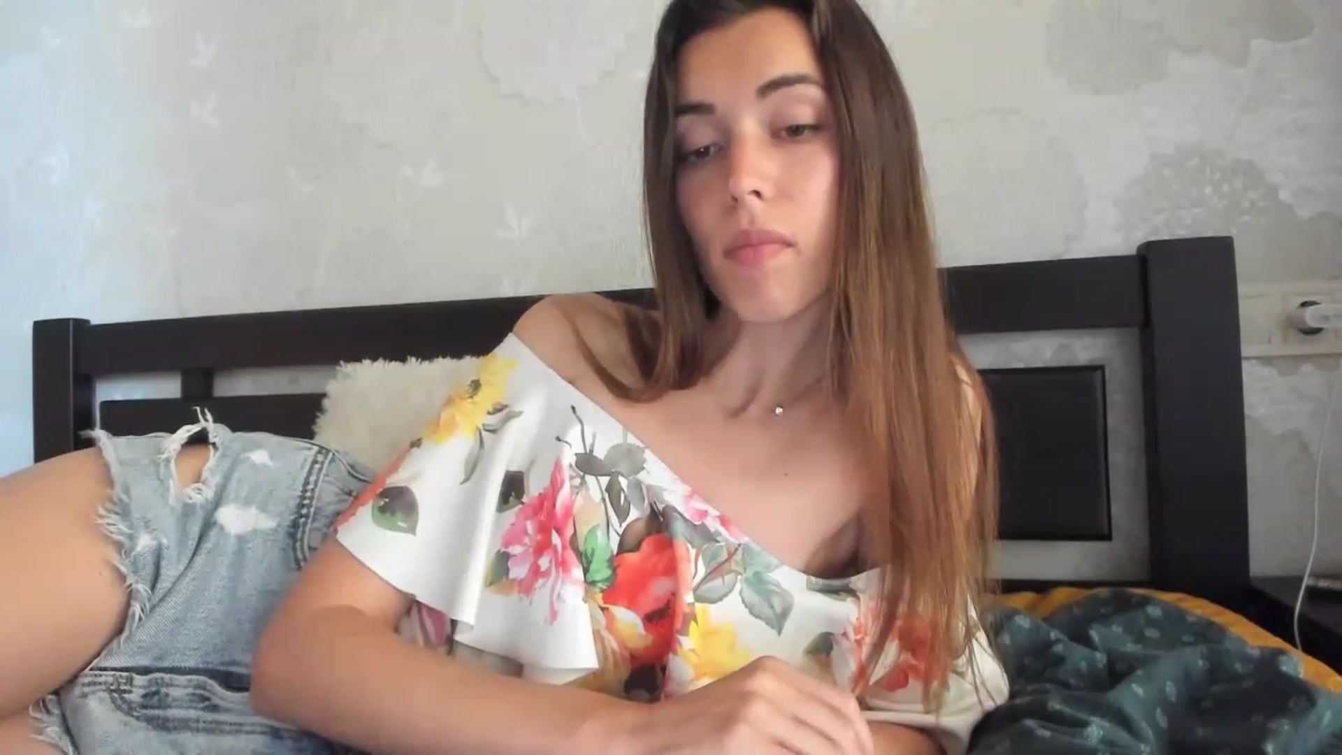 Gallery image thumbnail from Onekiss1's myfreecams stream on, 06/13/2023, 09:41 image 9 of 20