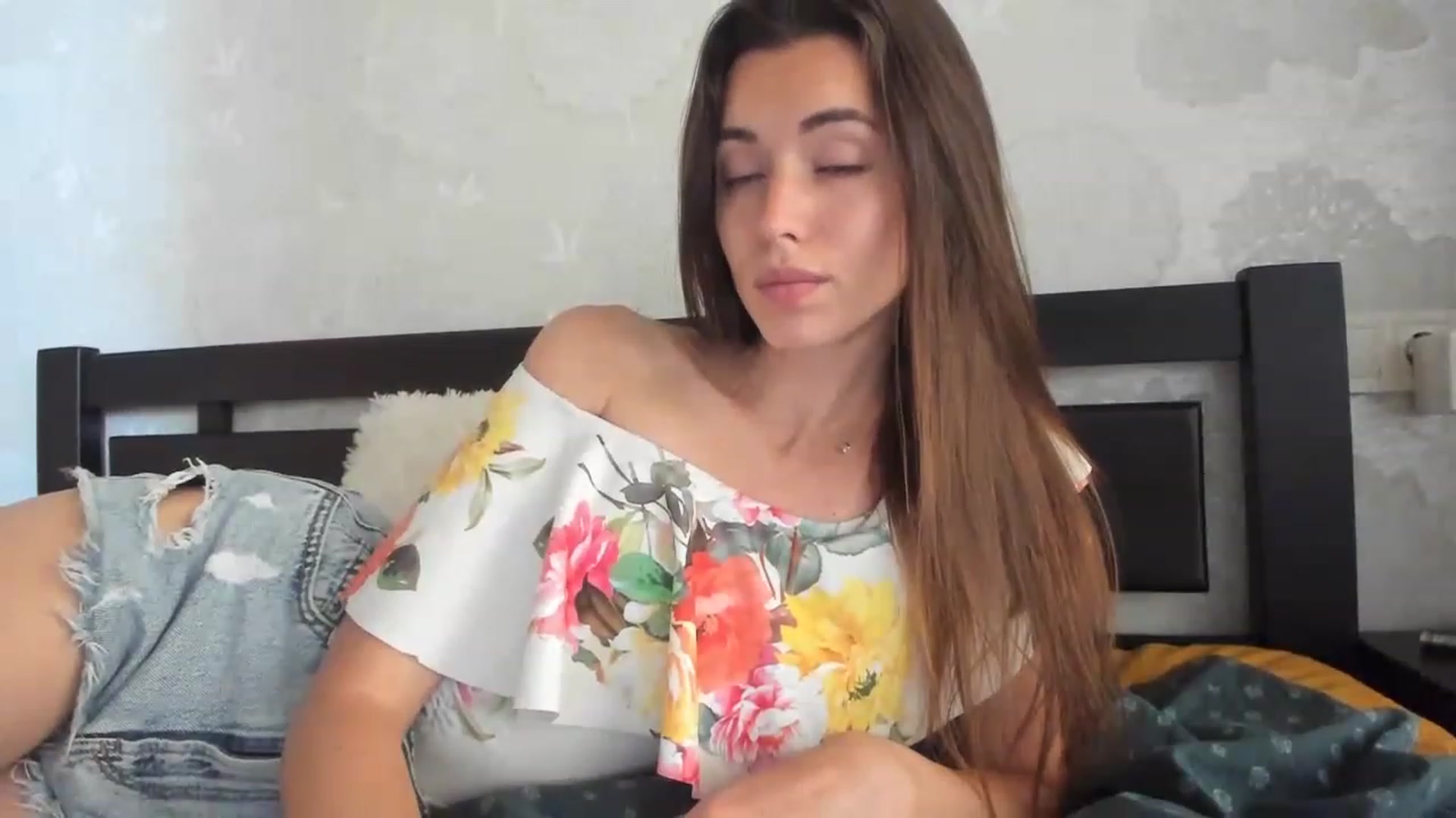 Gallery image thumbnail from Onekiss1's myfreecams stream on, 06/13/2023, 09:41 image 12 of 20