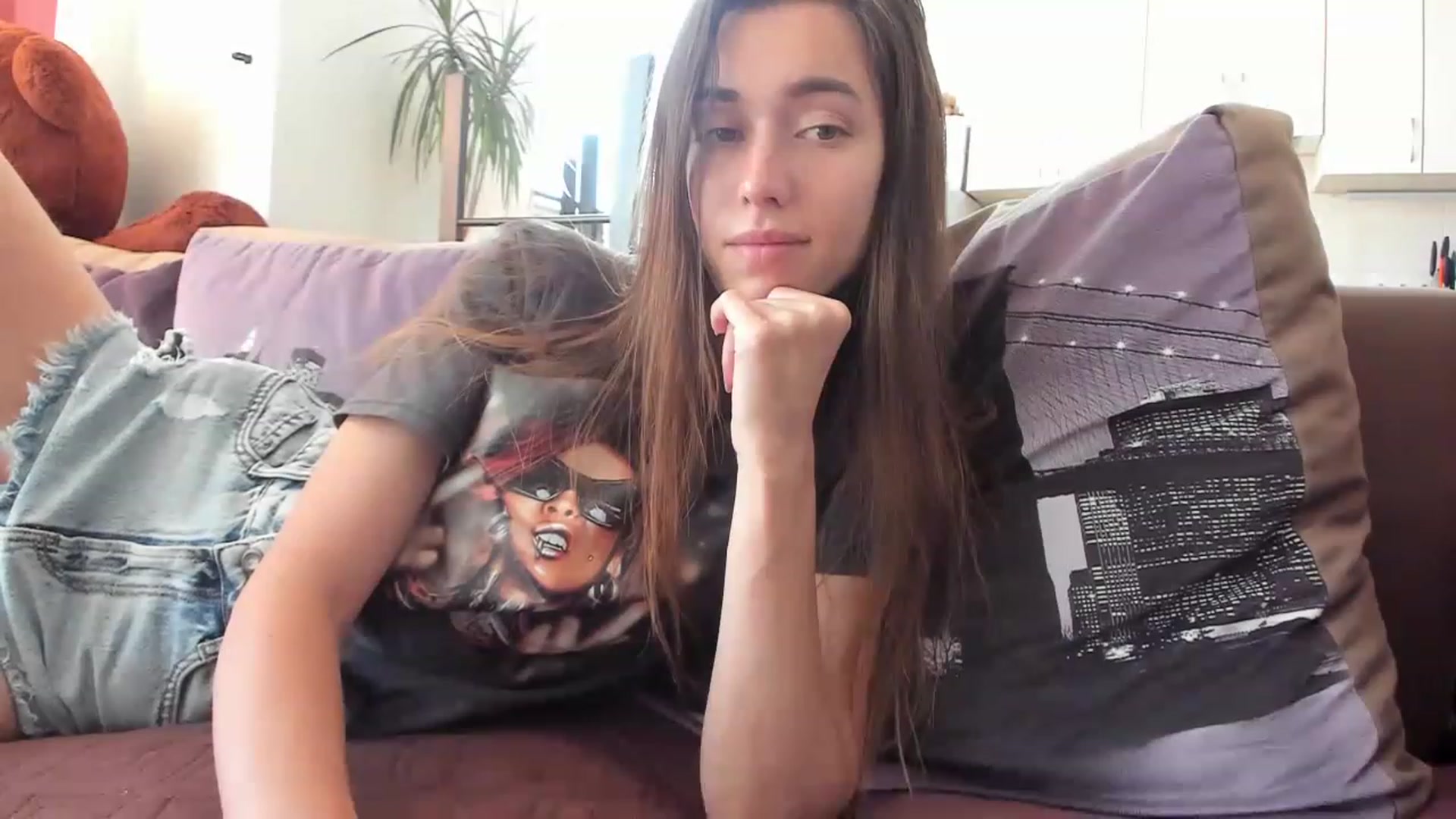 Gallery image thumbnail from Onekiss1's myfreecams stream on, 06/16/2023, 07:43 image 18 of 20