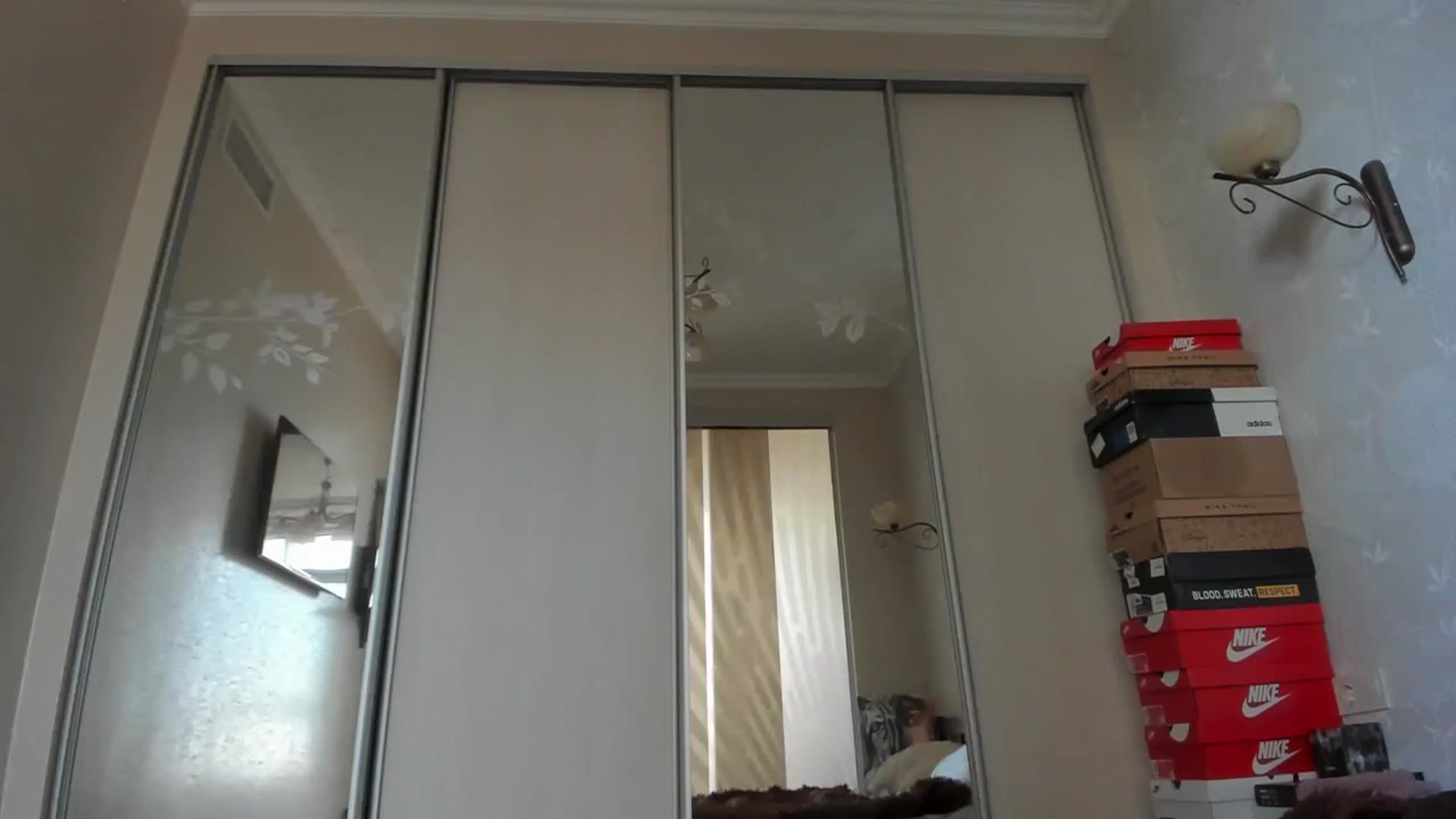 Gallery image thumbnail from Onekiss1's myfreecams stream on, 10/19/2023, 08:11 image 8 of 20