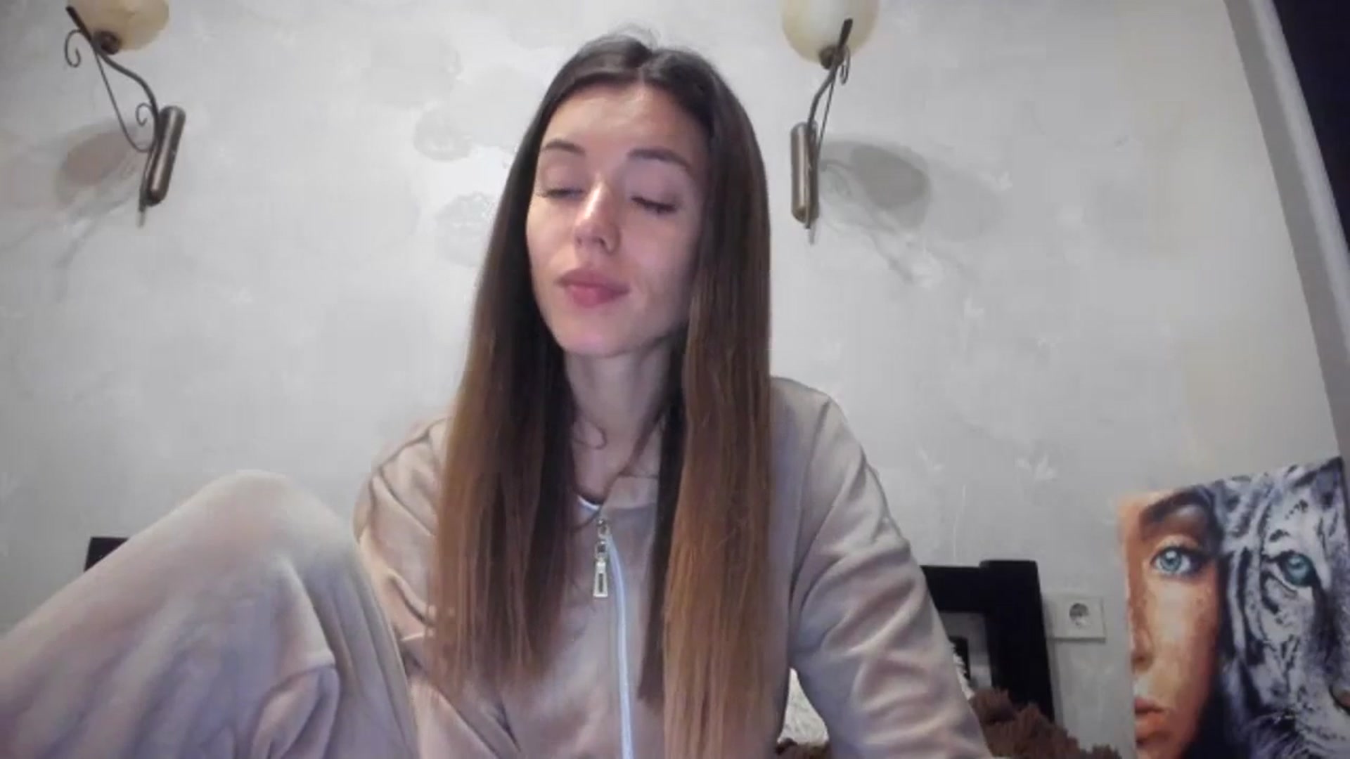 Gallery image thumbnail from Onekiss1's myfreecams stream on, 10/30/2023, 15:16 image 6 of 20