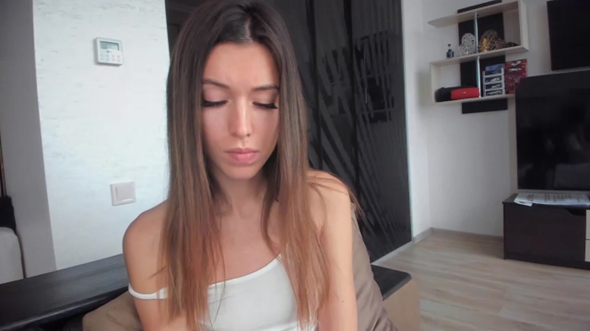 Gallery image thumbnail from Onekiss1's myfreecams stream on, 11/08/2023, 09:21 image 18 of 20