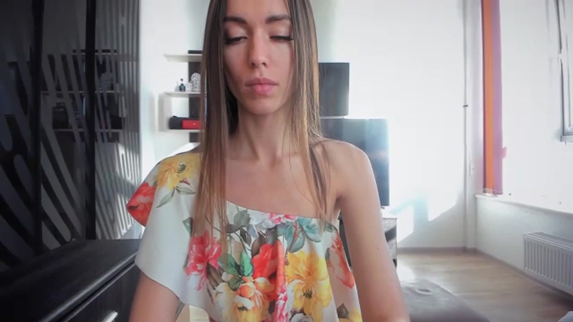 Gallery image thumbnail from Onekiss1's myfreecams stream on, 11/13/2023, 07:29 image 6 of 20