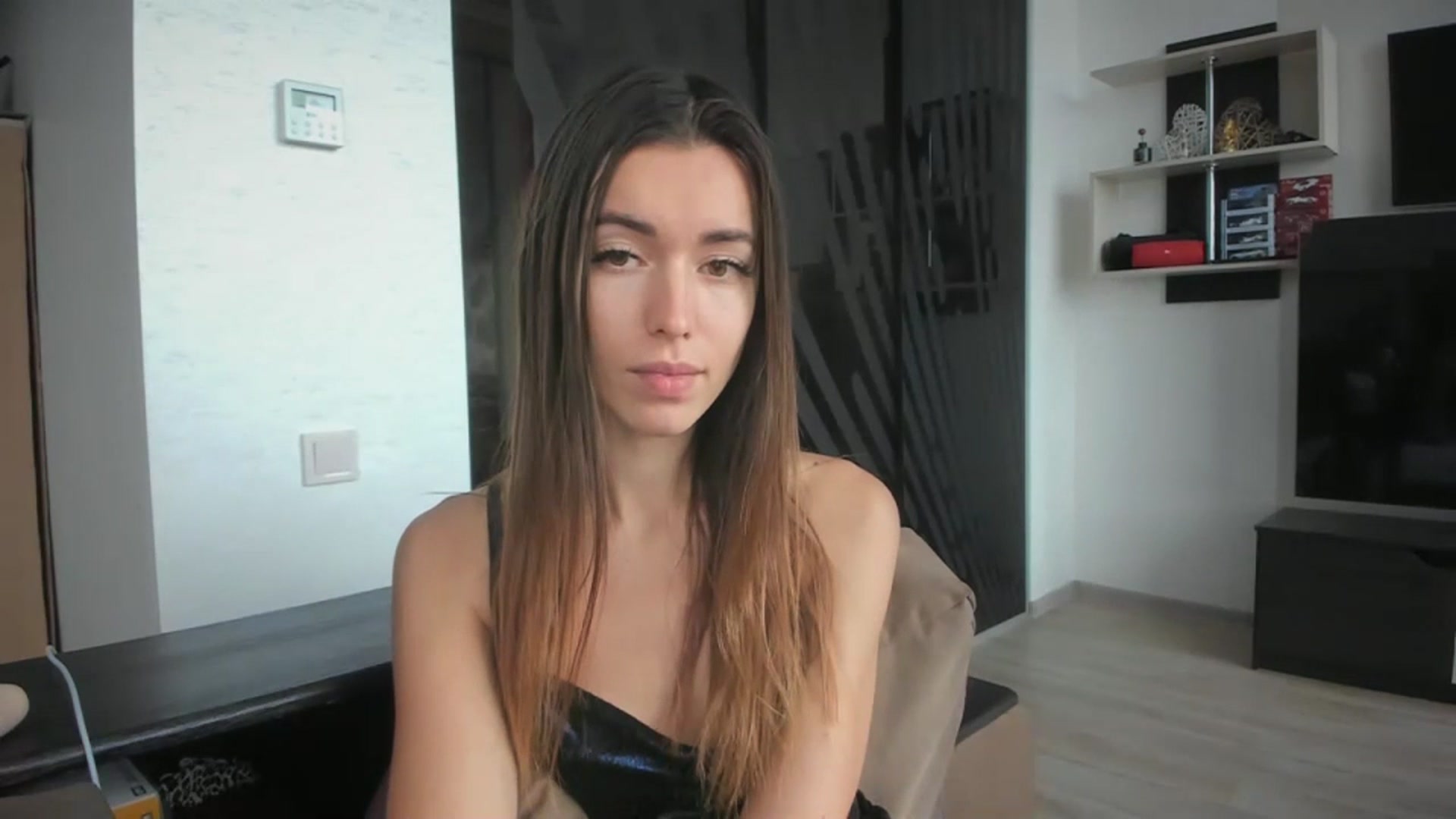 Gallery image thumbnail from Onekiss1's myfreecams stream on, 11/18/2023, 09:19 image 6 of 20