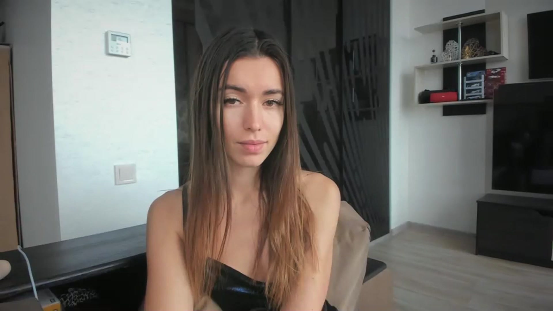 Gallery image thumbnail from Onekiss1's myfreecams stream on, 11/18/2023, 09:19 image 7 of 20