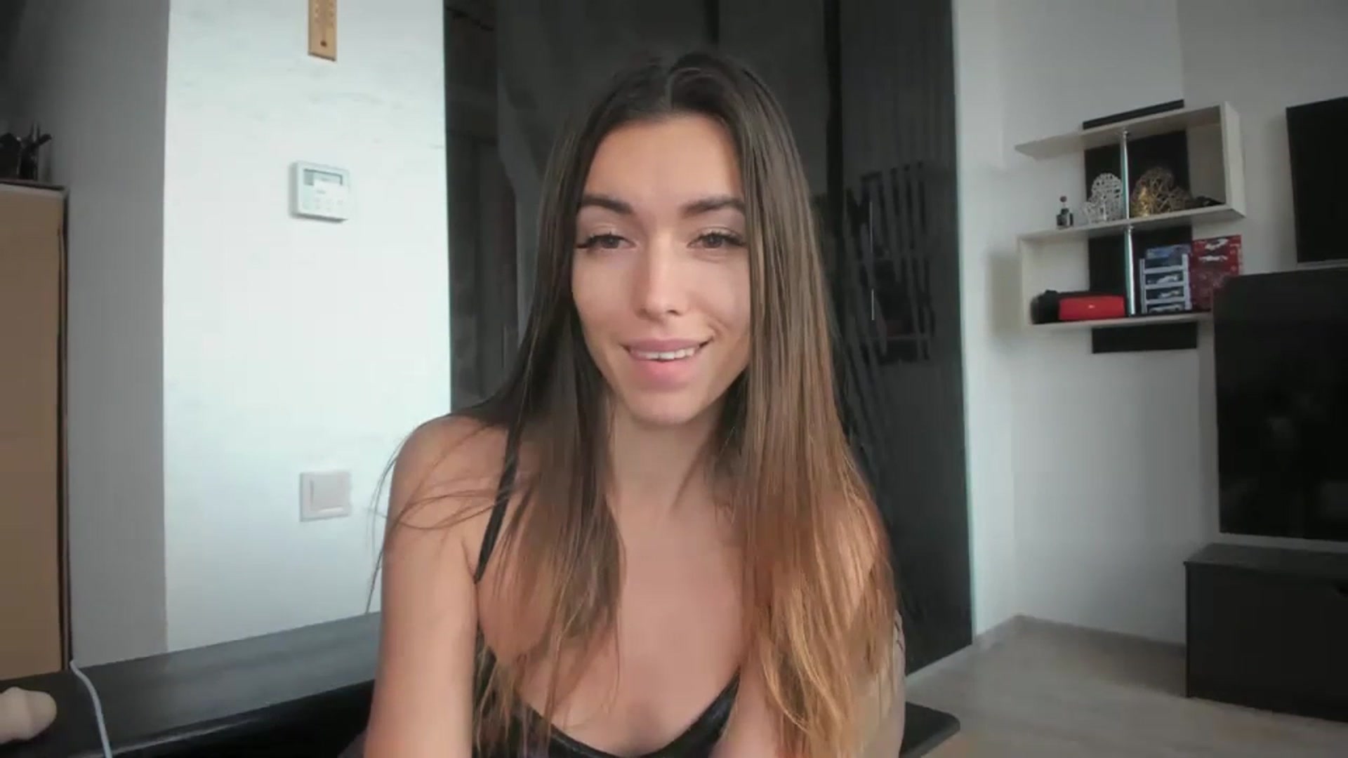 Gallery image thumbnail from Onekiss1's myfreecams stream on, 11/18/2023, 09:19 image 15 of 20