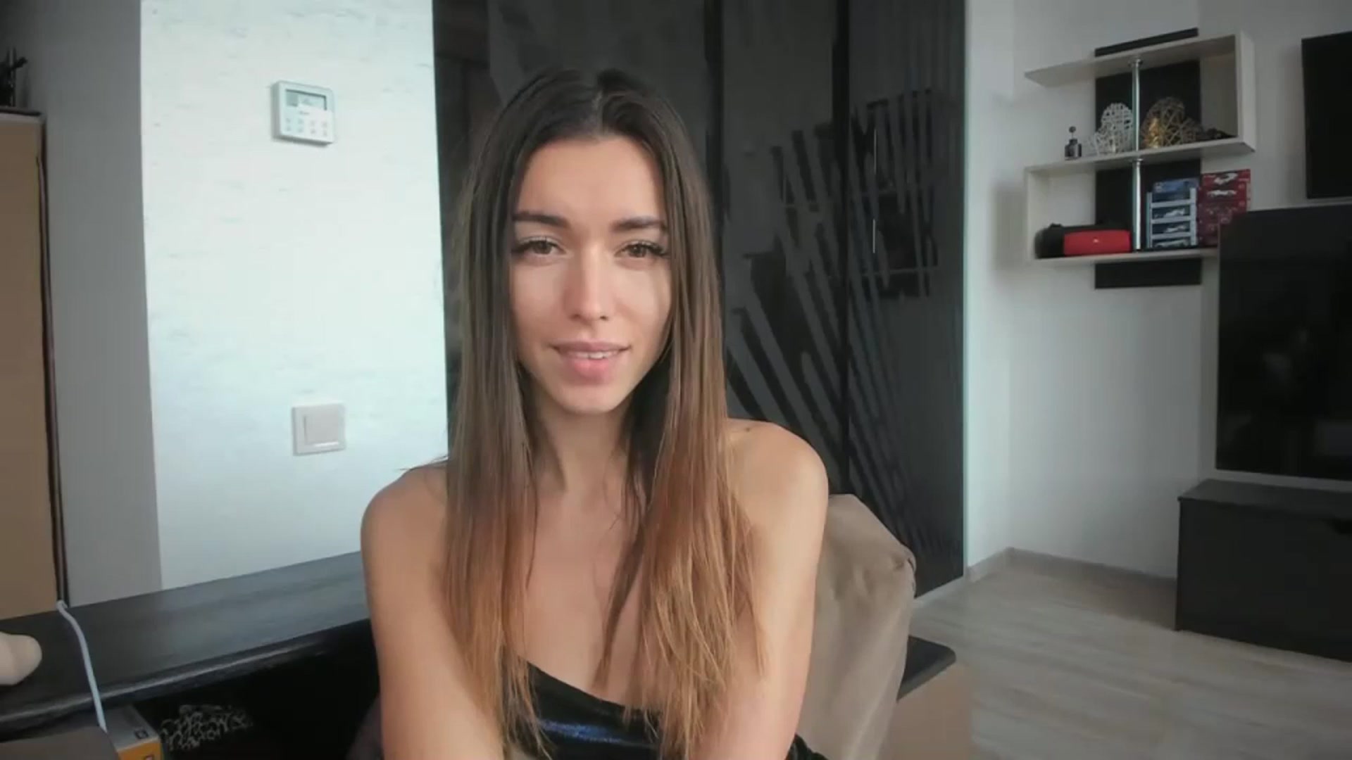 Gallery image thumbnail from Onekiss1's myfreecams stream on, 11/18/2023, 09:19 image 10 of 20