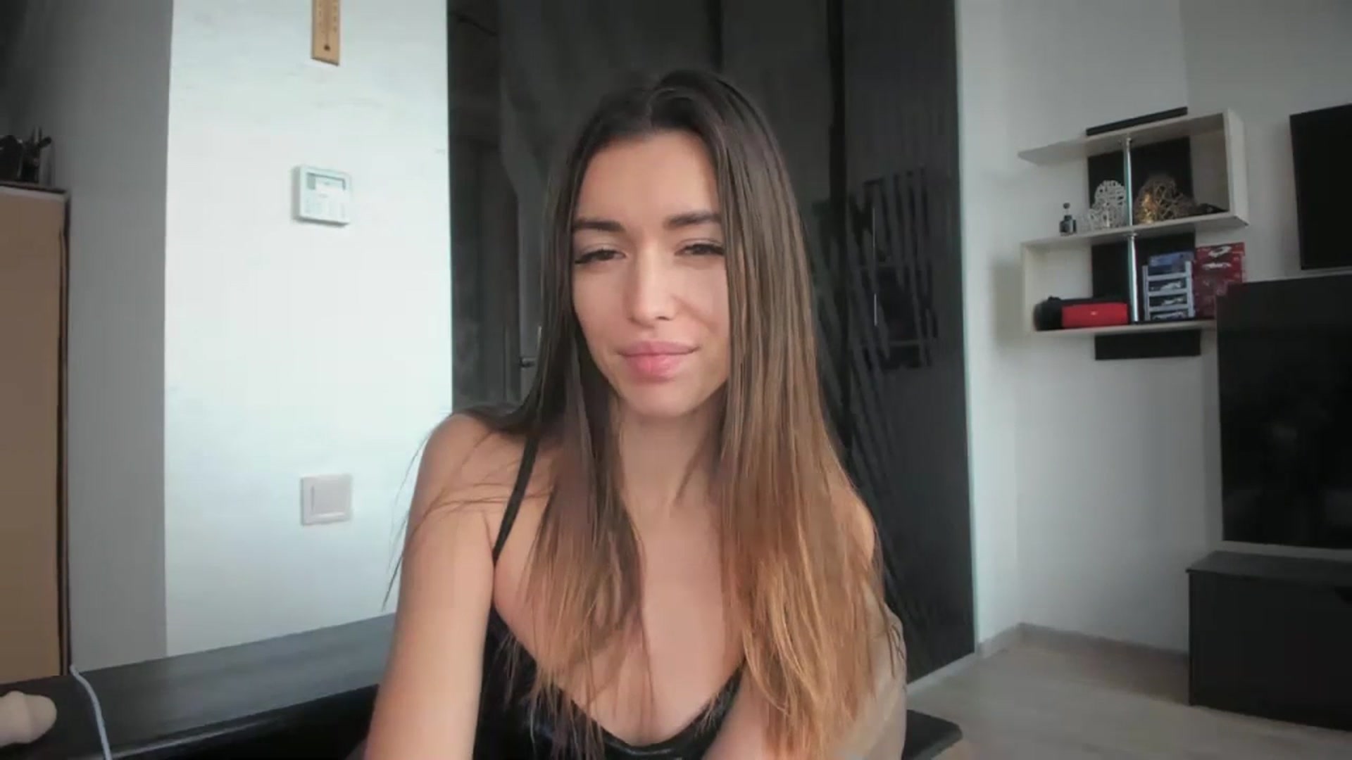Gallery image thumbnail from Onekiss1's myfreecams stream on, 11/18/2023, 09:19 image 17 of 20