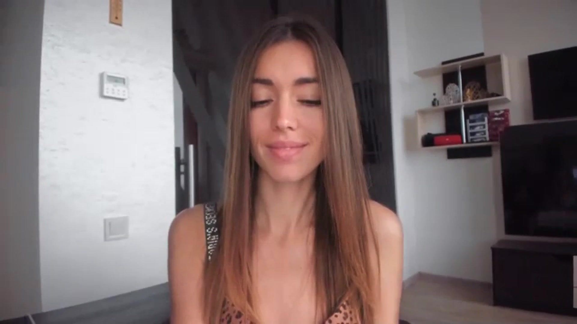 Gallery image thumbnail from Onekiss1's myfreecams stream on, 11/19/2023, 08:57 image 17 of 20