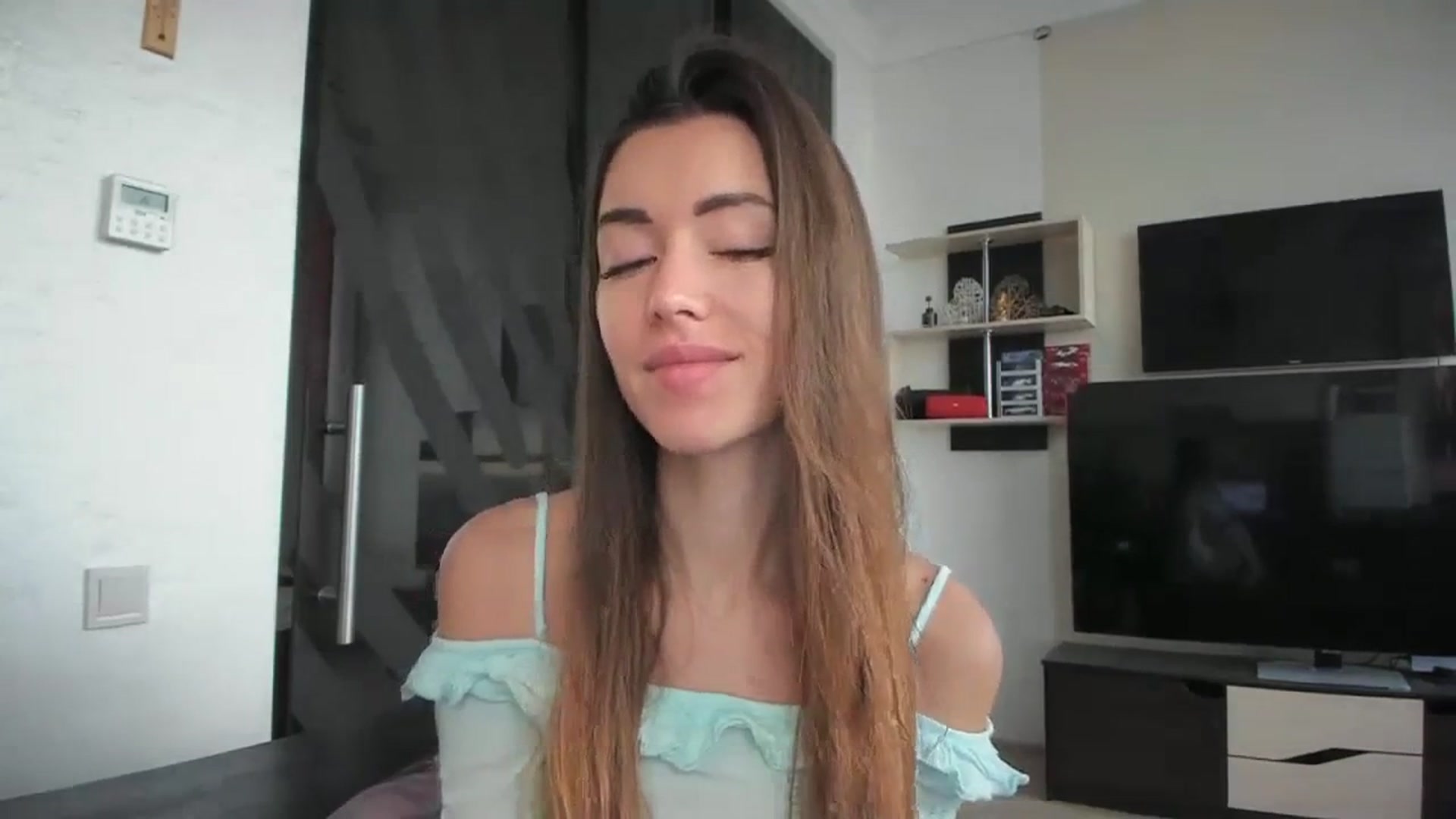 Gallery image thumbnail from Onekiss1's myfreecams stream on, 12/05/2023, 08:54 image 4 of 20