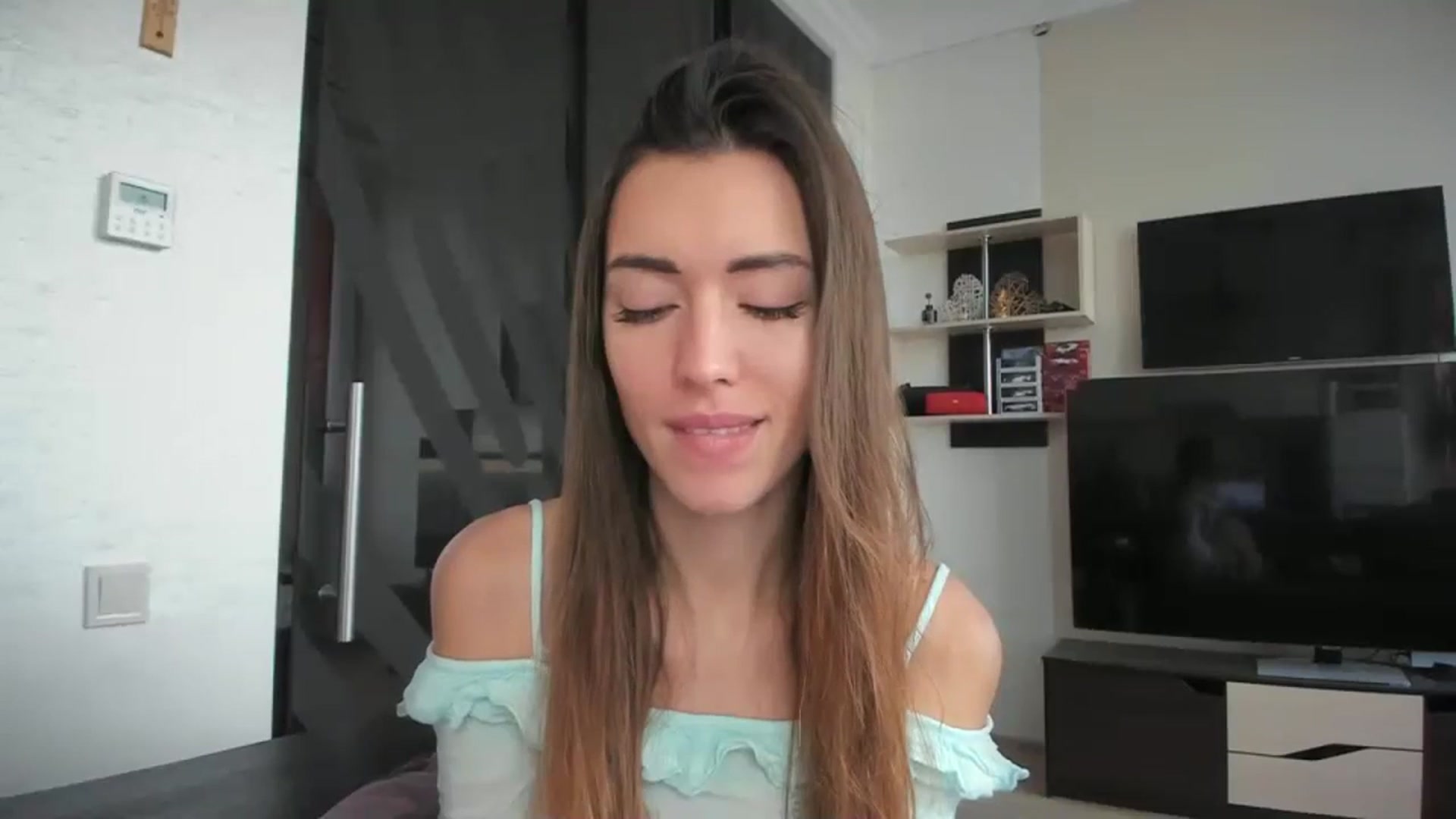 Gallery image thumbnail from Onekiss1's myfreecams stream on, 12/05/2023, 08:54 image 5 of 20