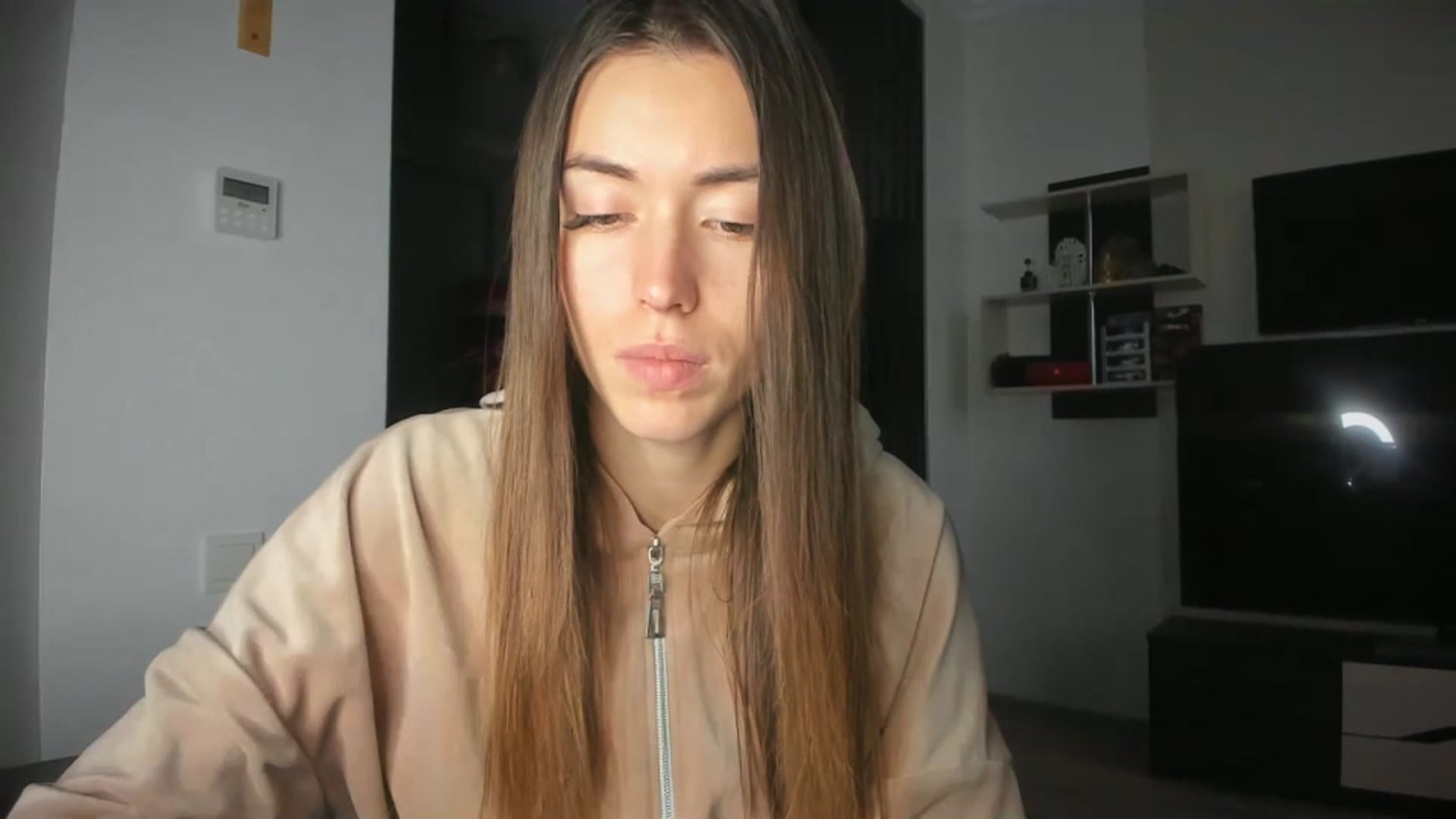Gallery image thumbnail from Onekiss1's myfreecams stream on, 12/05/2023, 14:42 image 1 of 20