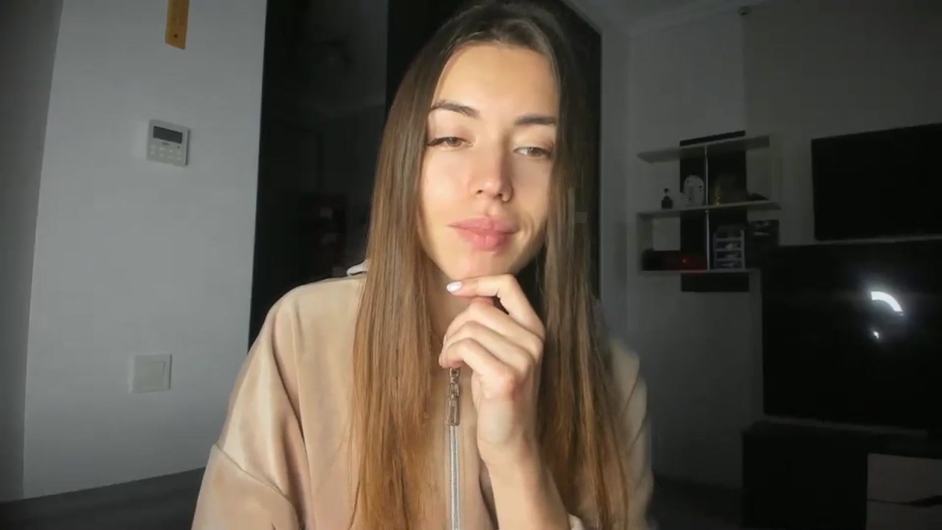 Gallery image thumbnail from Onekiss1's myfreecams stream on, 12/05/2023, 14:42 image 3 of 20
