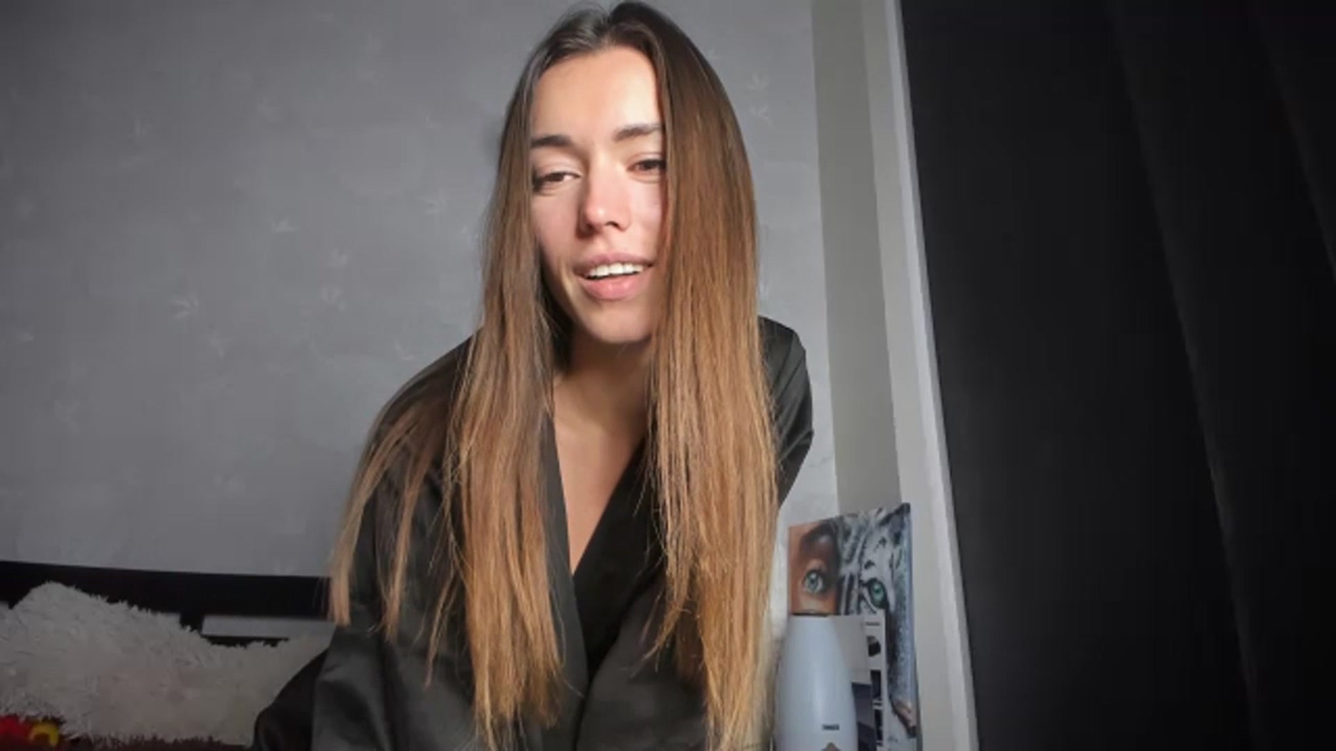 Gallery image thumbnail from Onekiss1's myfreecams stream on, 12/05/2023, 15:21 image 17 of 20