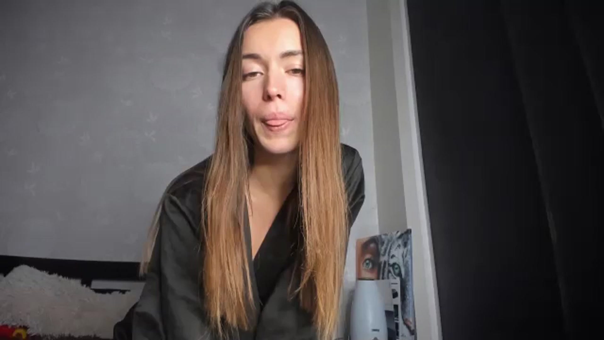 Gallery image thumbnail from Onekiss1's myfreecams stream on, 12/05/2023, 15:21 image 18 of 20