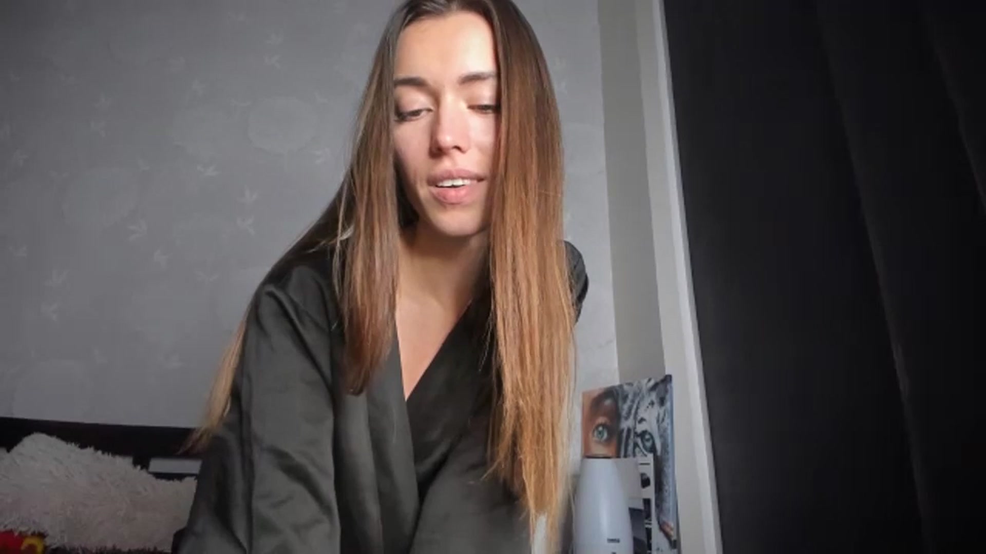 Gallery image thumbnail from Onekiss1's myfreecams stream on, 12/05/2023, 15:21 image 15 of 20