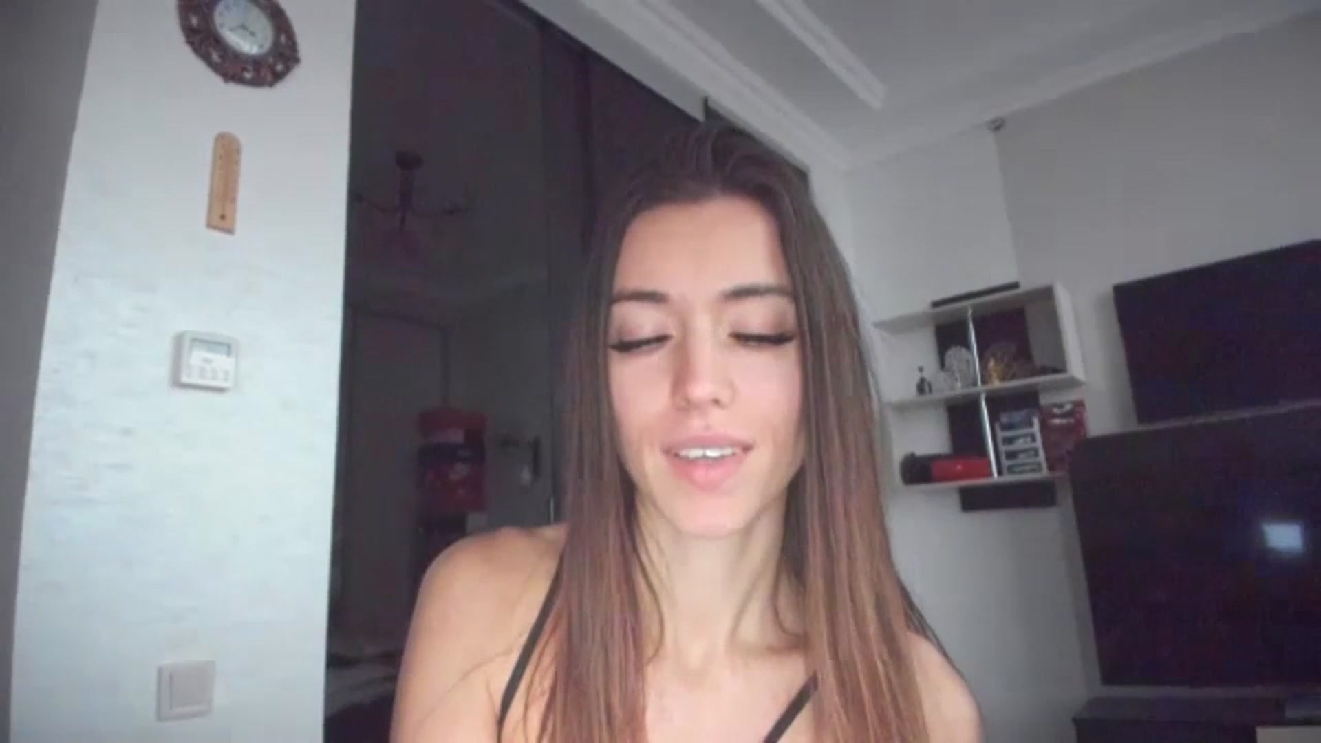 Gallery image thumbnail from Onekiss1's myfreecams stream on, 12/06/2023, 13:57 image 8 of 20