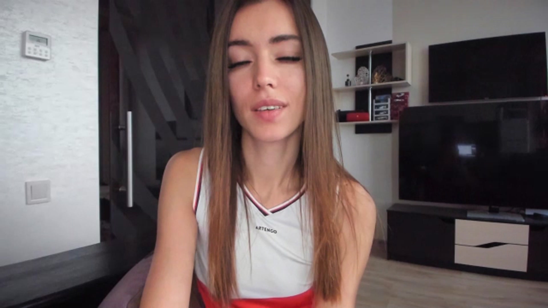 Gallery image thumbnail from Onekiss1's myfreecams stream on, 12/07/2023, 08:17 image 6 of 20
