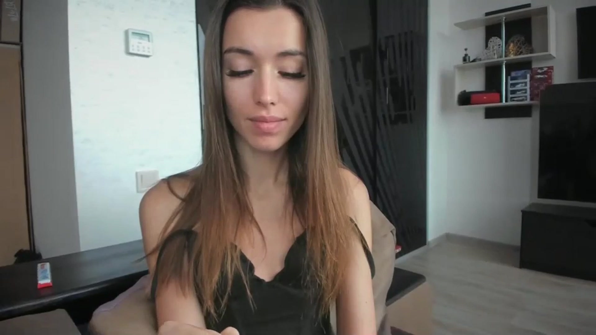 Gallery image thumbnail from Onekiss1's myfreecams stream on, 12/14/2023, 08:55 image 2 of 20