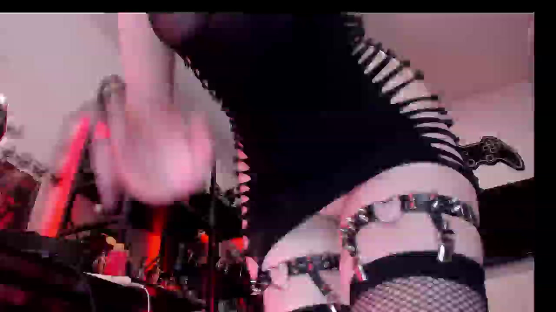 Gallery image thumbnail from Oneleeter's myfreecams stream on, 02/17/2026, 16:14 image 8 of 20