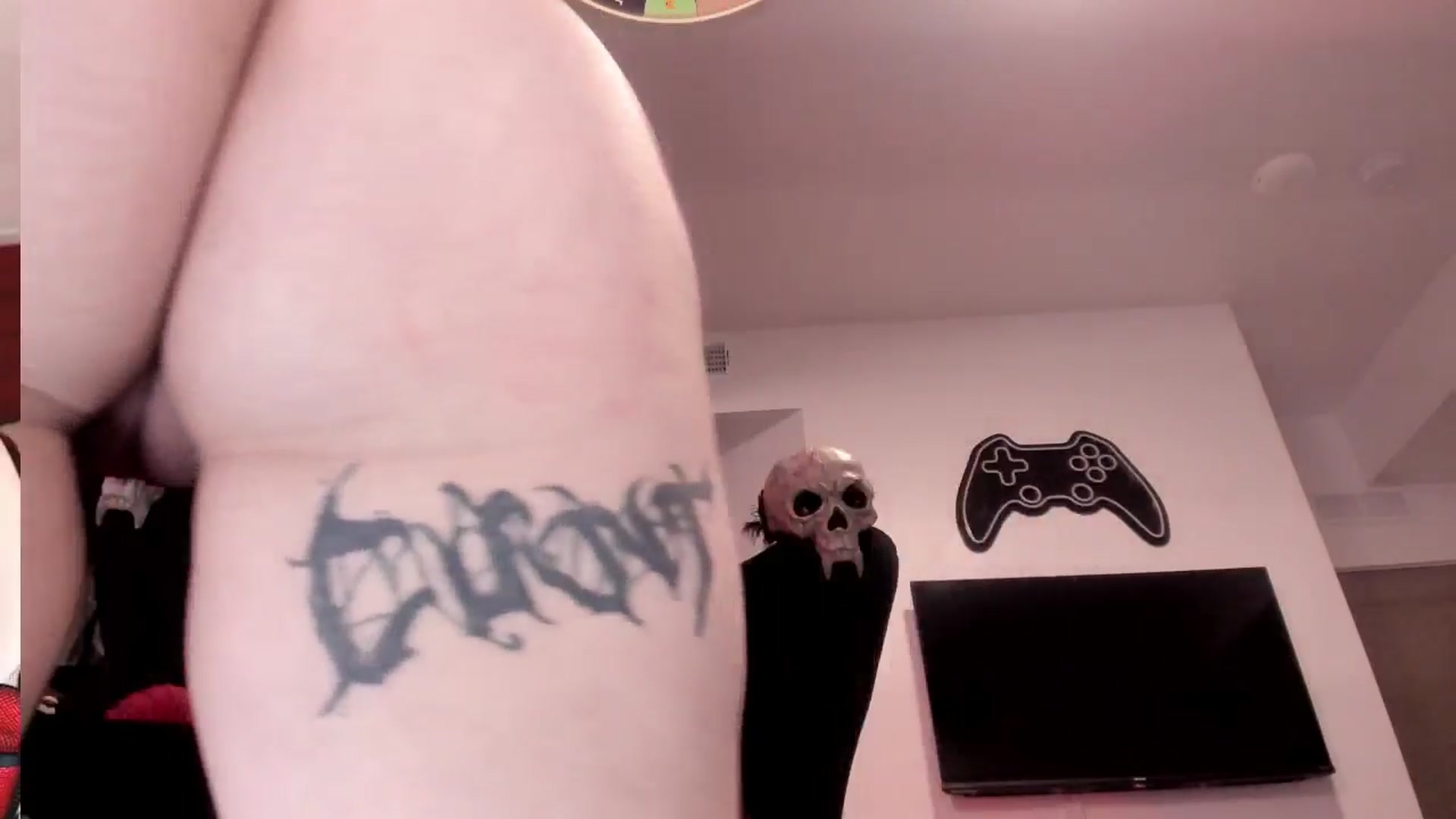 Gallery image thumbnail from Oneleeter's myfreecams stream on, 03/26/2026, 07:00 image 18 of 20