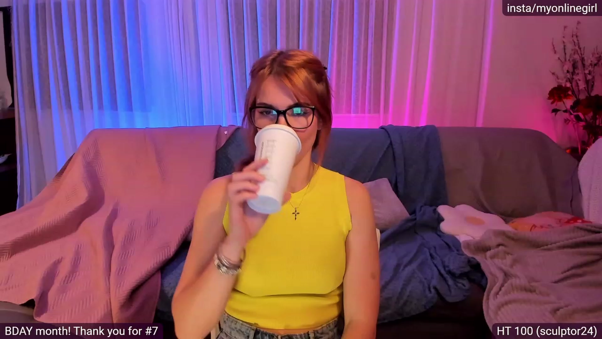 Gallery image thumbnail from OnlineGirl_'s myfreecams stream on, 11/17/2022, 22:43 image 4 of 20