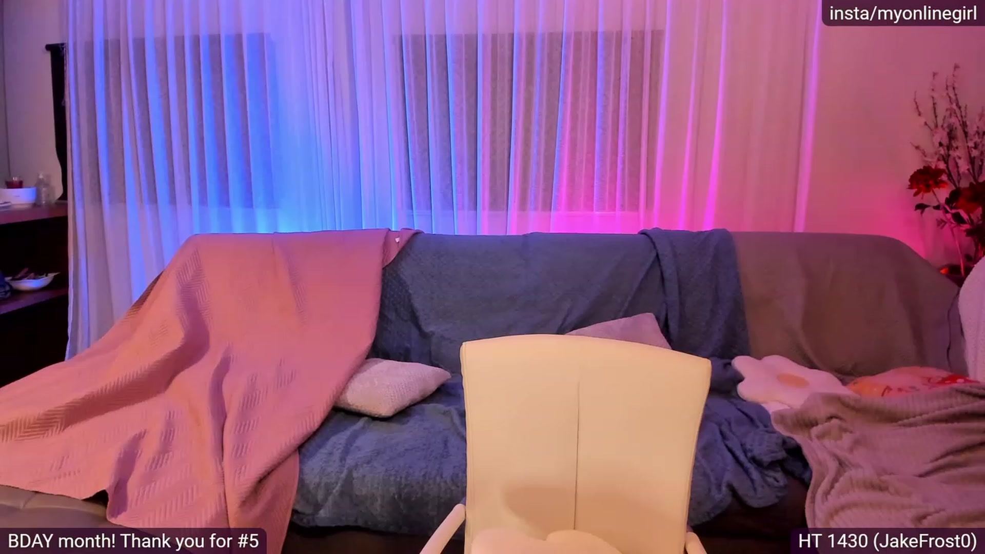 Gallery image thumbnail from OnlineGirl_'s myfreecams stream on, 11/17/2022, 23:42 image 6 of 20
