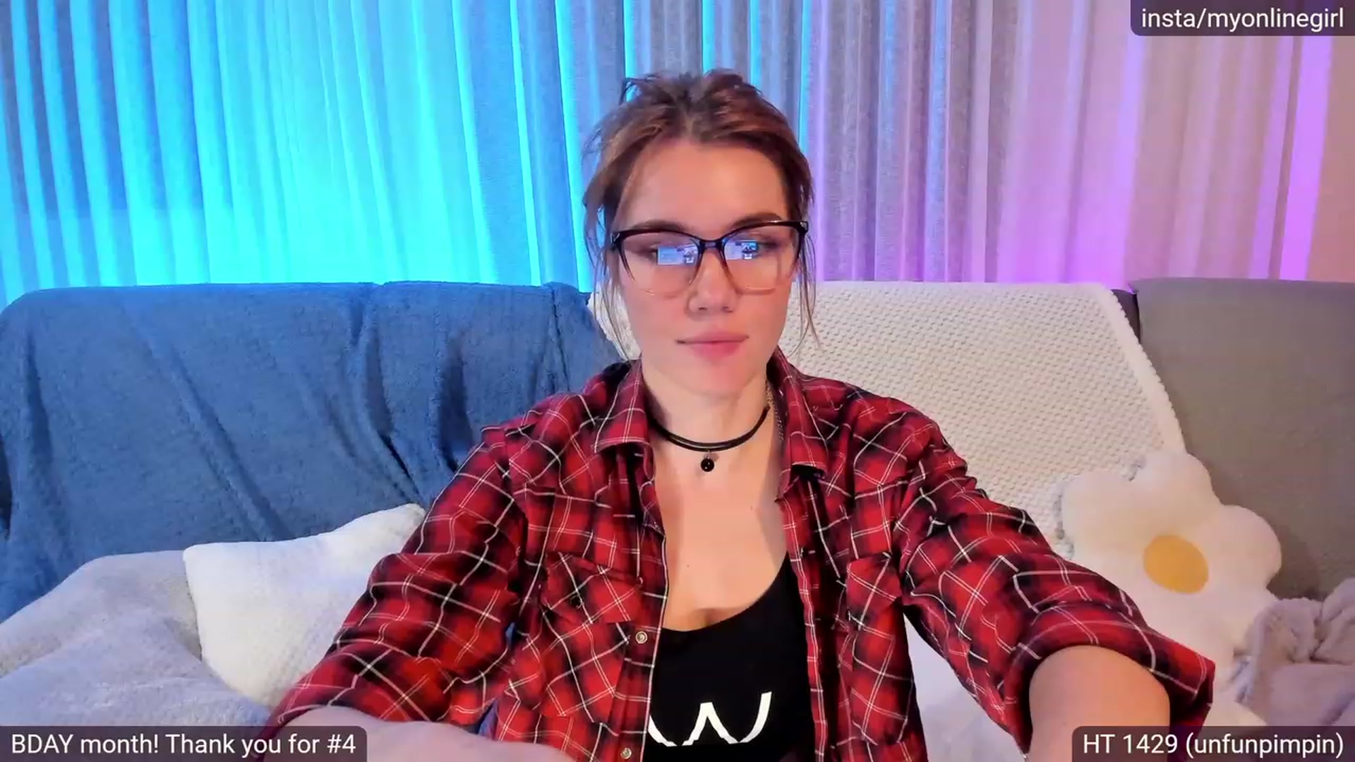 Gallery image thumbnail from OnlineGirl_'s myfreecams stream on, 11/21/2022, 22:10 image 8 of 20