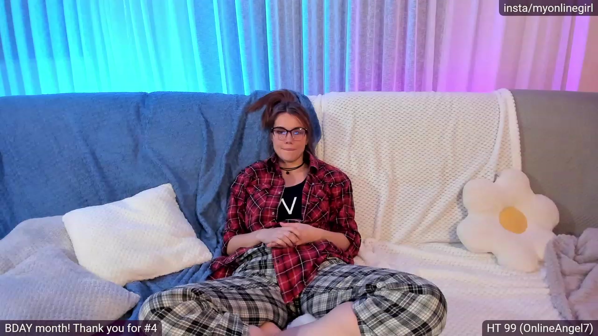 Gallery image thumbnail from OnlineGirl_'s myfreecams stream on, 11/21/2022, 22:10 image 3 of 20