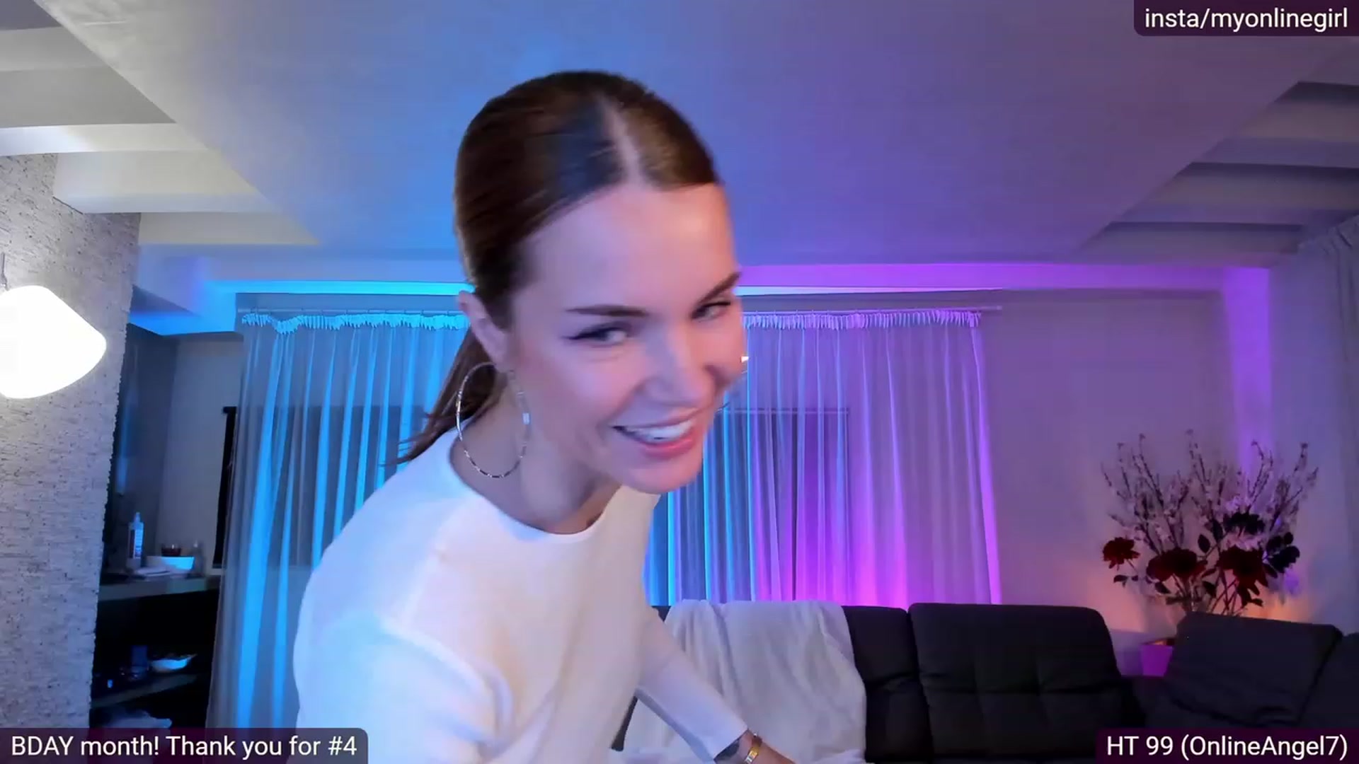 Gallery image thumbnail from OnlineGirl_'s myfreecams stream on, 11/22/2022, 23:28 image 2 of 20