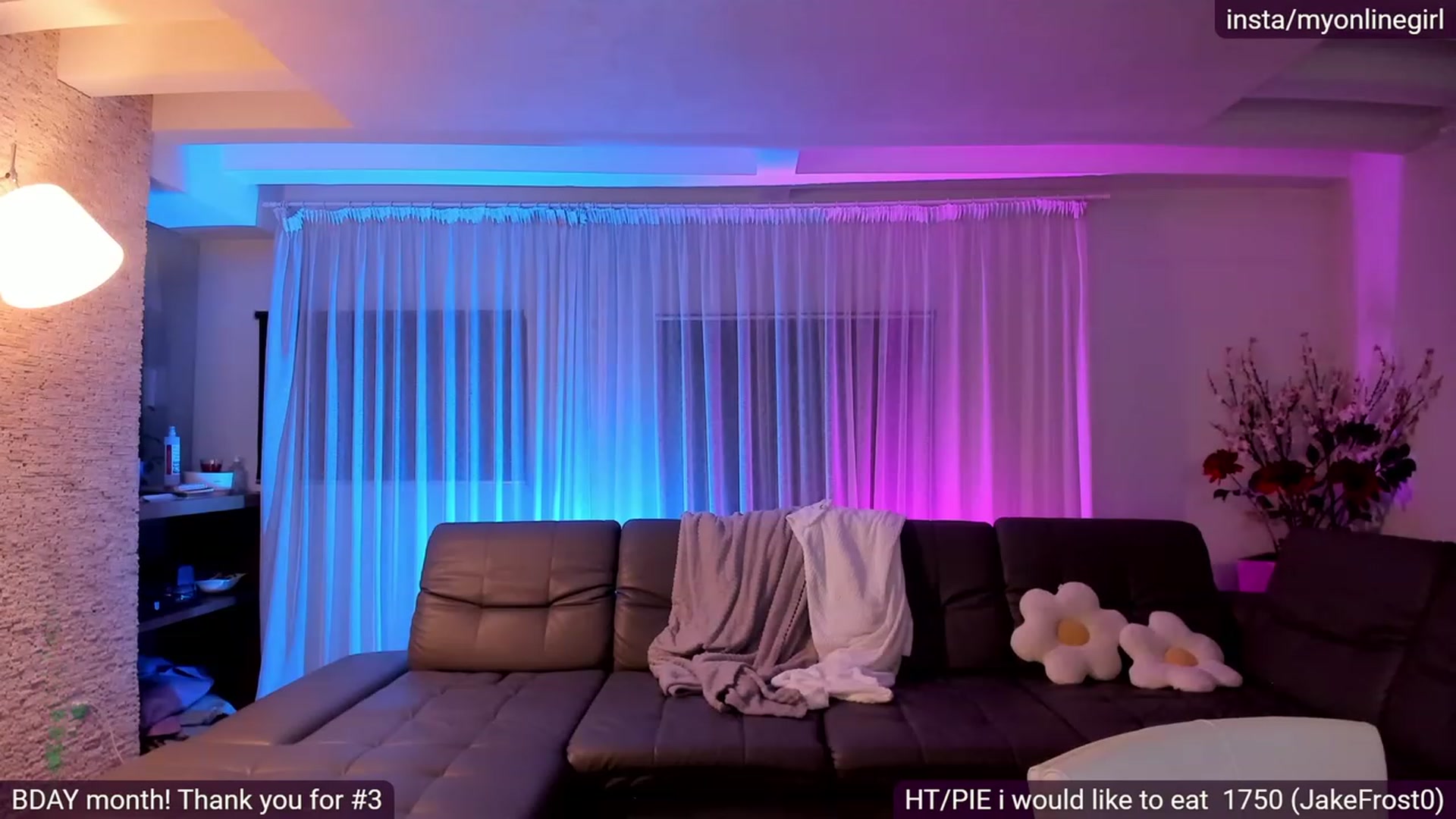 Gallery image thumbnail from OnlineGirl_'s myfreecams stream on, 11/24/2022, 23:18 image 18 of 20