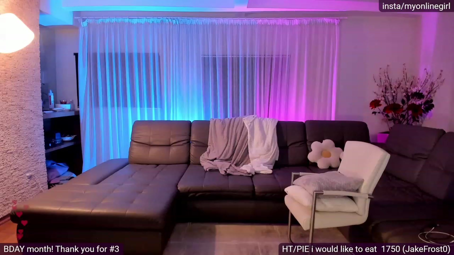 Gallery image thumbnail from OnlineGirl_'s myfreecams stream on, 11/24/2022, 23:18 image 9 of 20