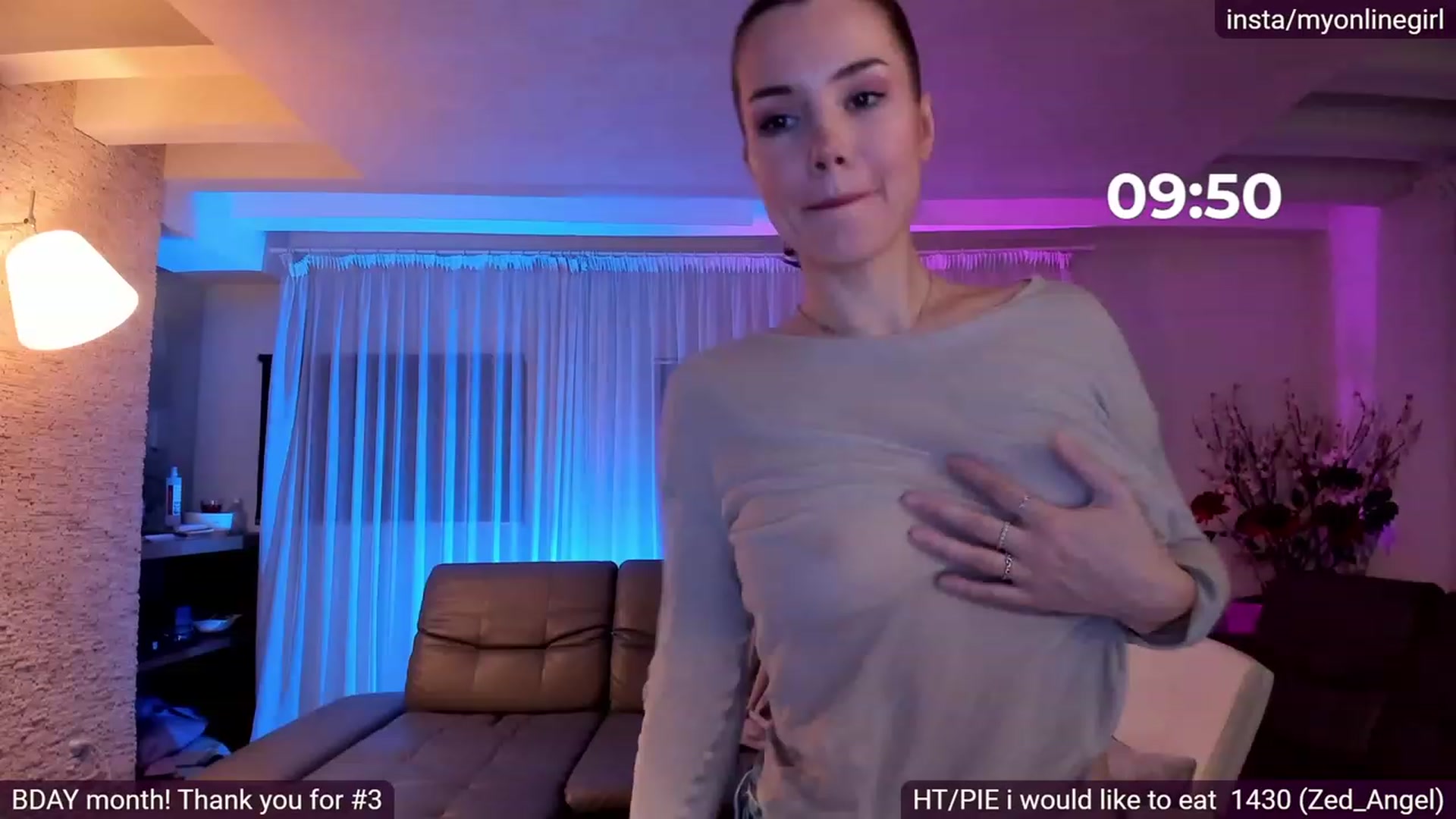 Gallery image thumbnail from OnlineGirl_'s myfreecams stream on, 11/24/2022, 23:18 image 8 of 20