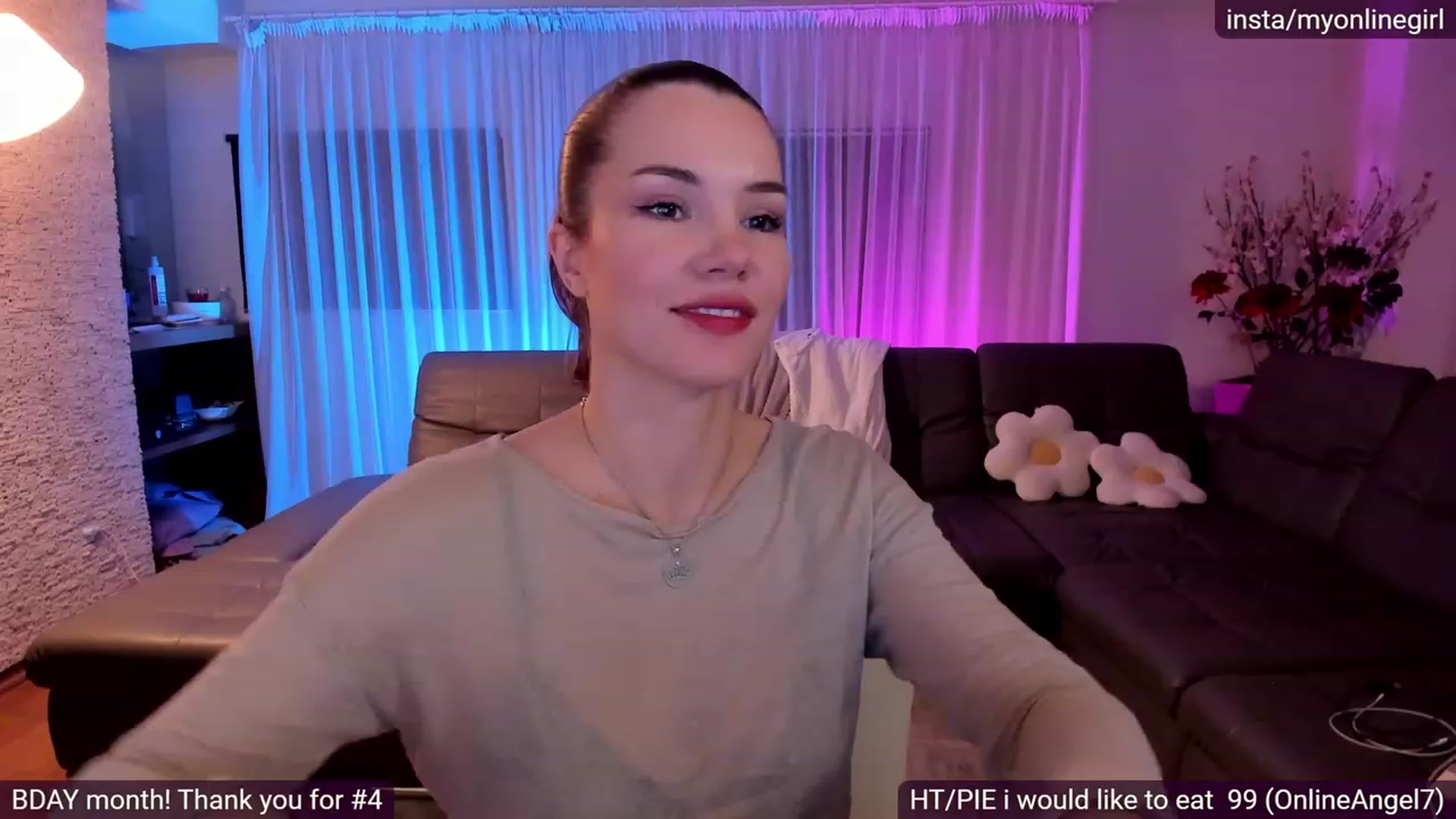 Gallery image thumbnail from OnlineGirl_'s myfreecams stream on, 11/24/2022, 23:18 image 6 of 20