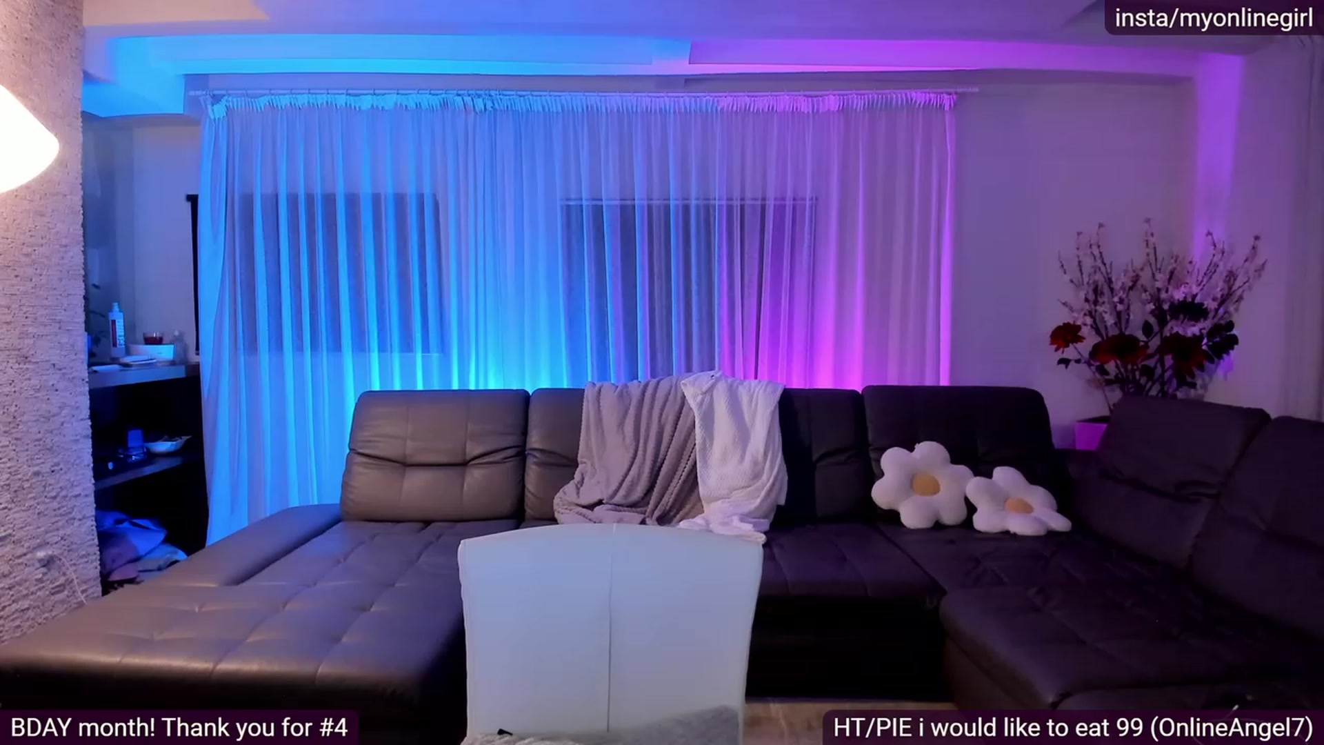 Gallery image thumbnail from OnlineGirl_'s myfreecams stream on, 11/24/2022, 23:18 image 5 of 20