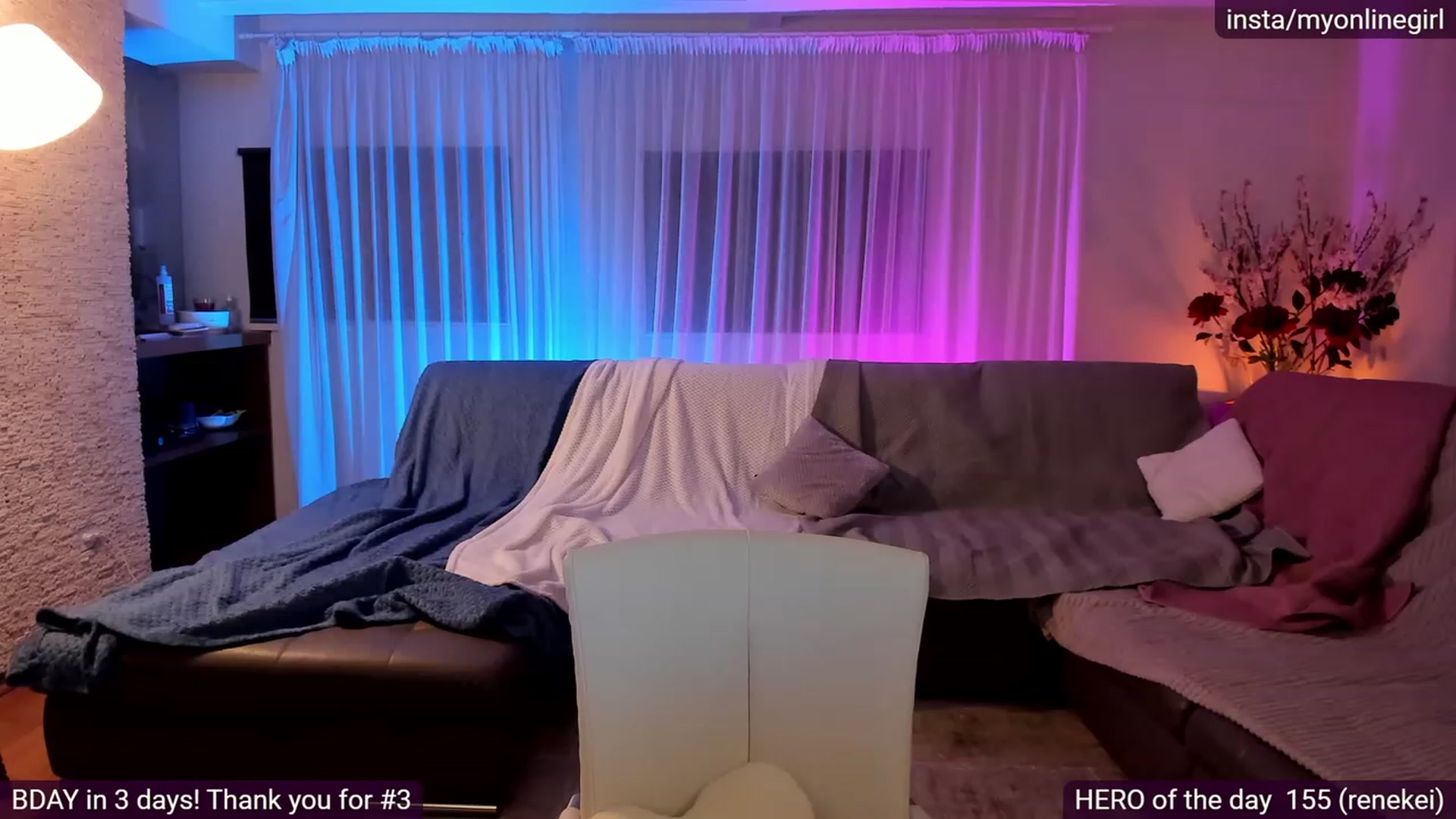 Gallery image thumbnail from OnlineGirl_'s myfreecams stream on, 11/25/2022, 21:12 image 10 of 20