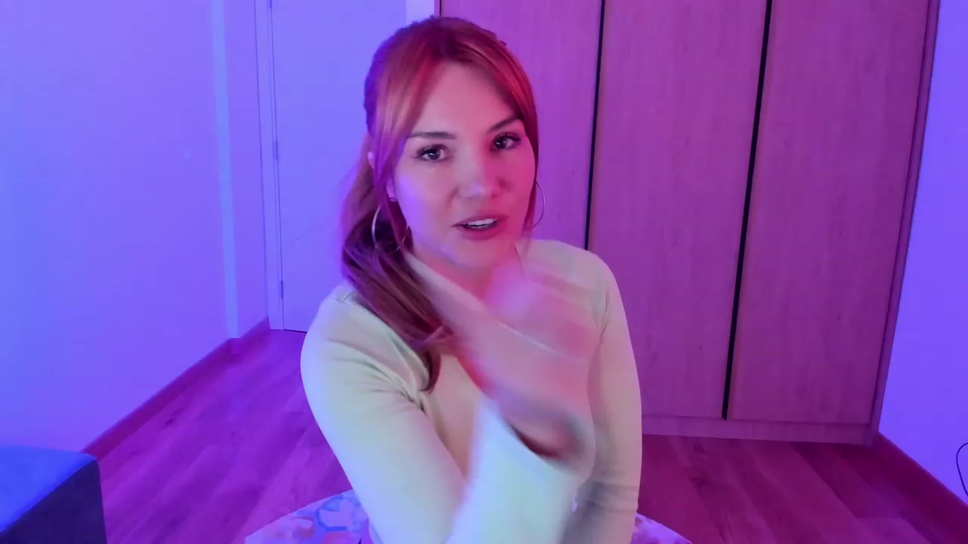 Gallery image thumbnail from OnlineGirl_'s myfreecams stream on, 09/16/2023, 02:45 image 5 of 20