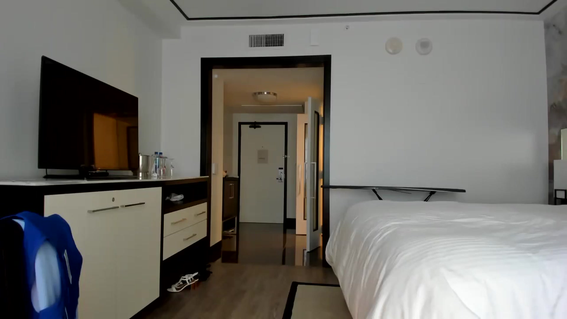 Gallery image thumbnail from OnlineGirl_'s myfreecams stream on, 05/18/2024, 21:59 image 5 of 20