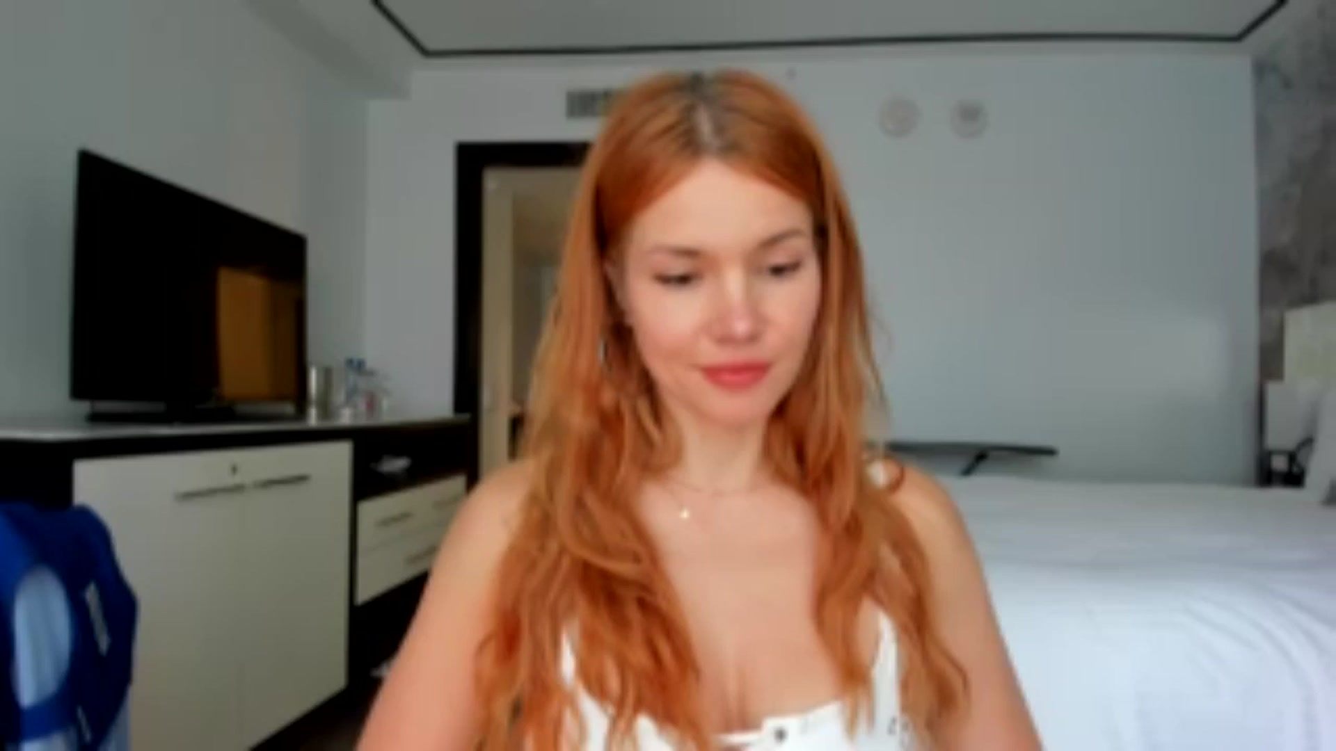 Gallery image thumbnail from OnlineGirl_'s myfreecams stream on, 05/18/2024, 21:59 image 1 of 20