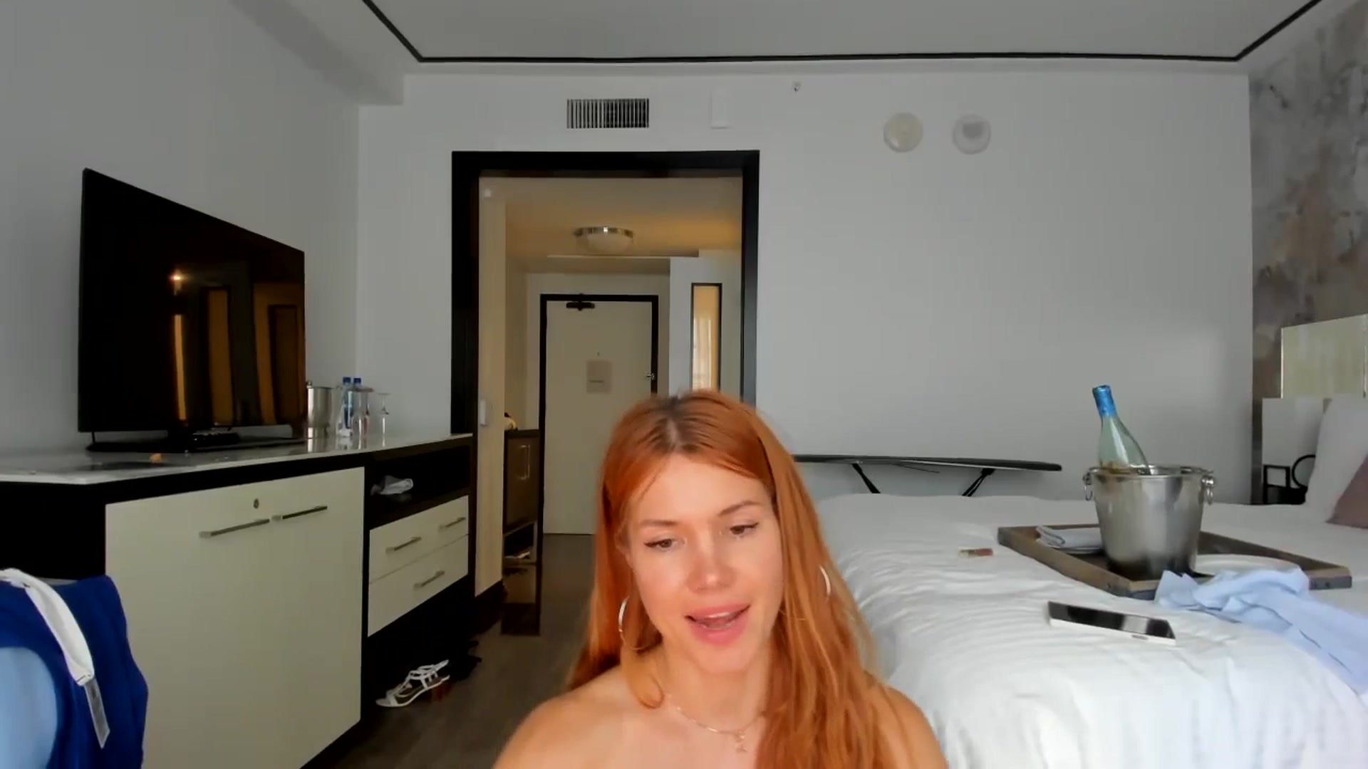 Gallery image thumbnail from OnlineGirl_'s myfreecams stream on, 05/18/2024, 21:59 image 18 of 20