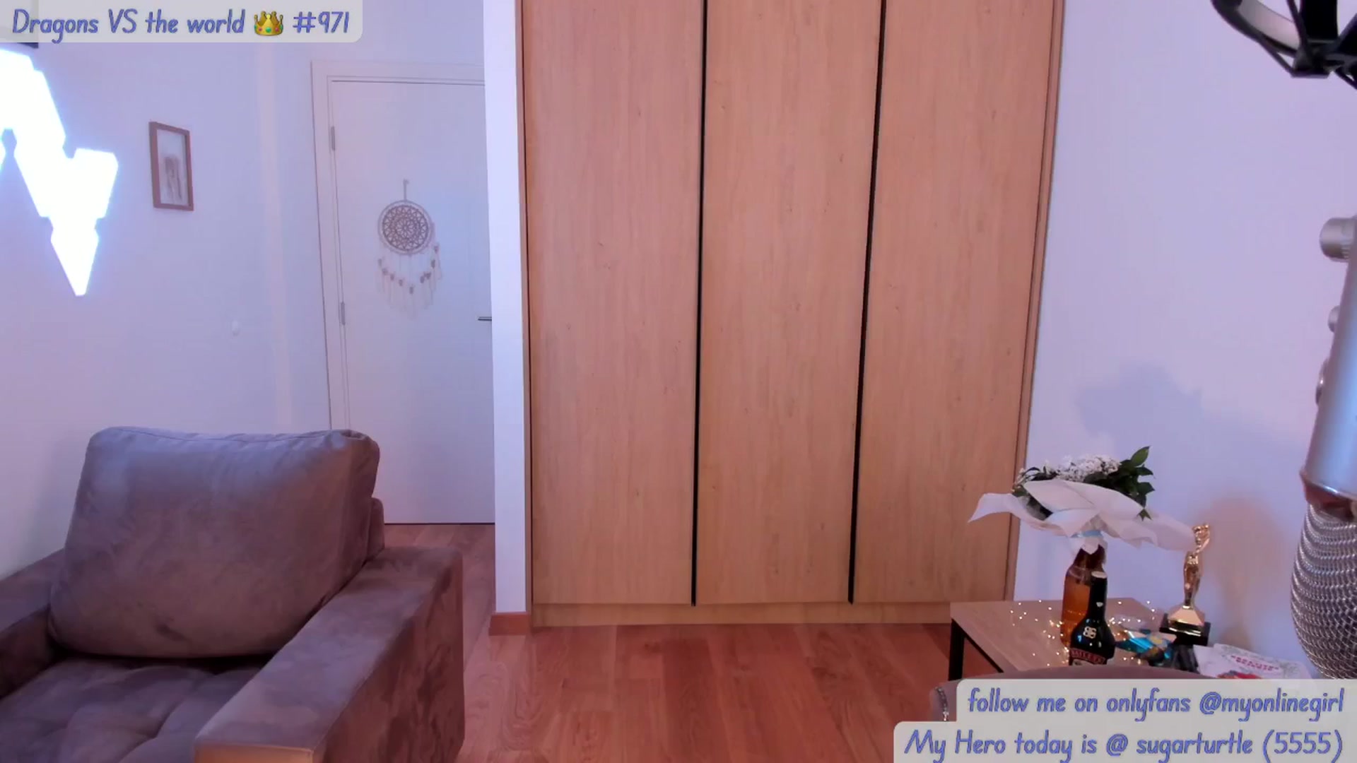 Gallery image thumbnail from OnlineGirl_'s myfreecams stream on, 11/30/2024, 19:36 image 6 of 20