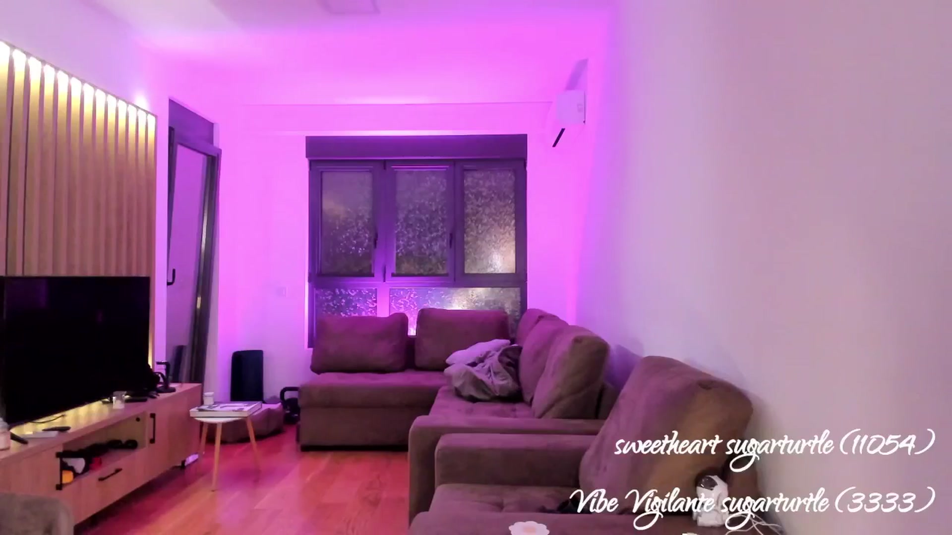 Gallery image thumbnail from OnlineGirl_'s myfreecams stream on, 03/29/2025, 19:03 image 17 of 20