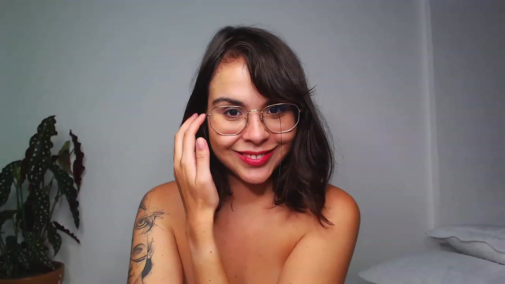 Gallery image thumbnail from OnlineSnack's myfreecams stream on, 11/25/2022, 06:52 image 1 of 20