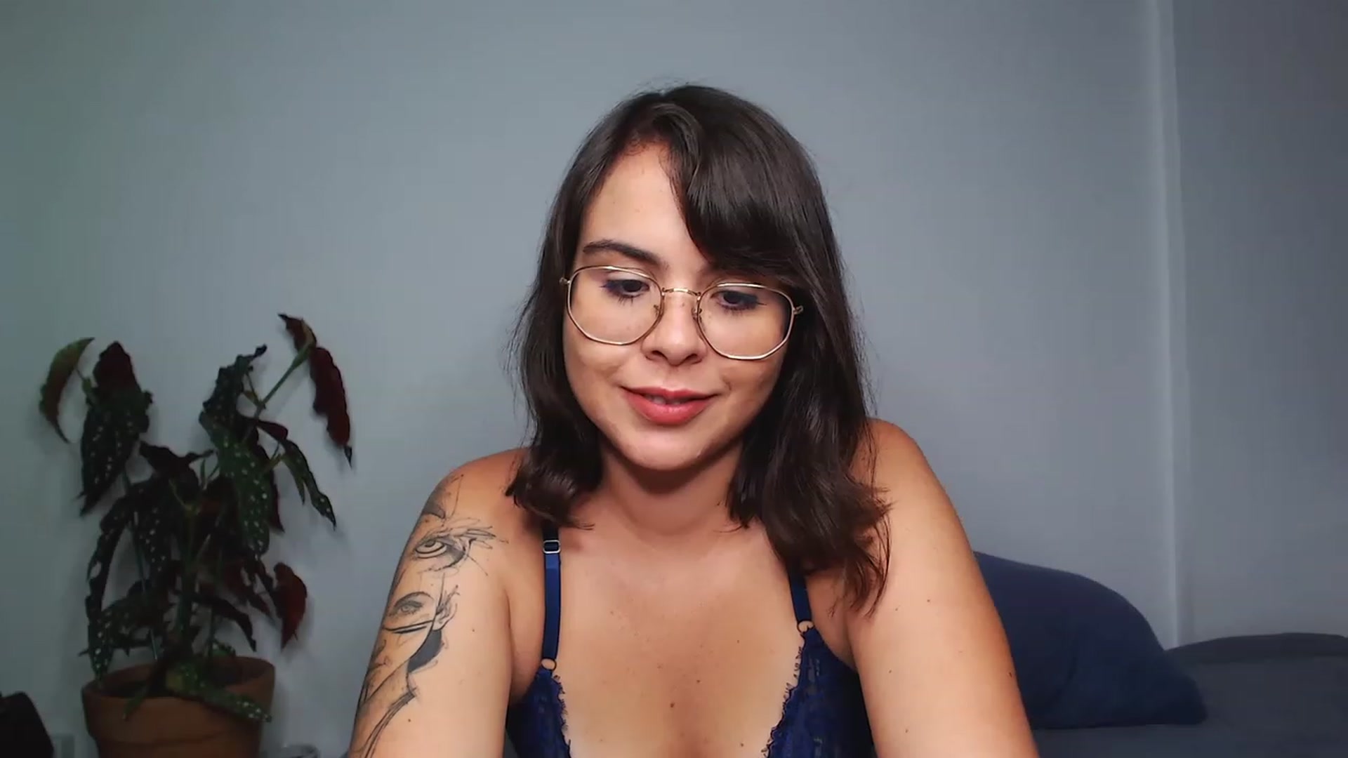 Gallery image thumbnail from OnlineSnack's myfreecams stream on, 12/07/2022, 04:50 image 15 of 20