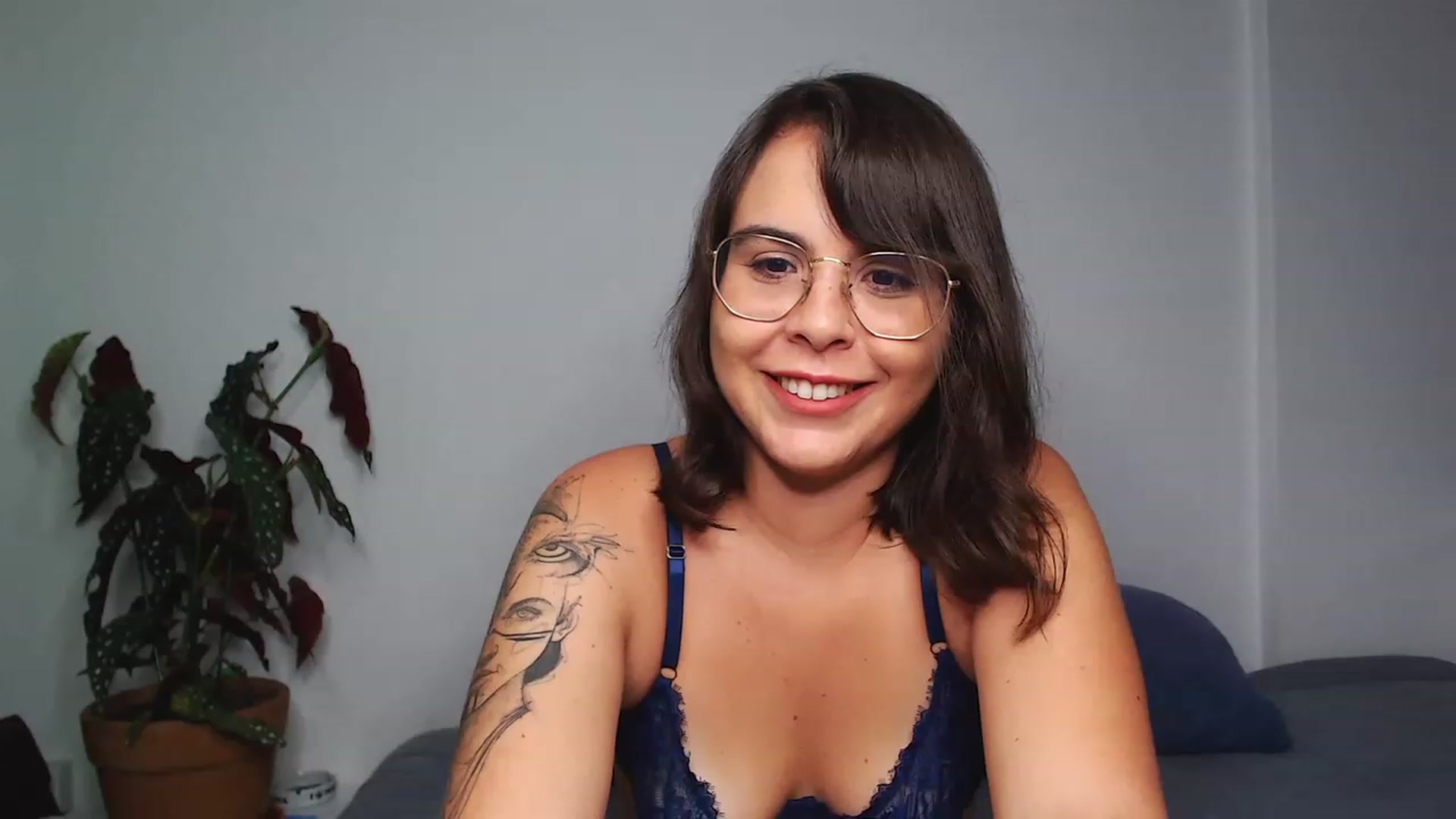 Gallery image thumbnail from OnlineSnack's myfreecams stream on, 12/07/2022, 04:50 image 16 of 20