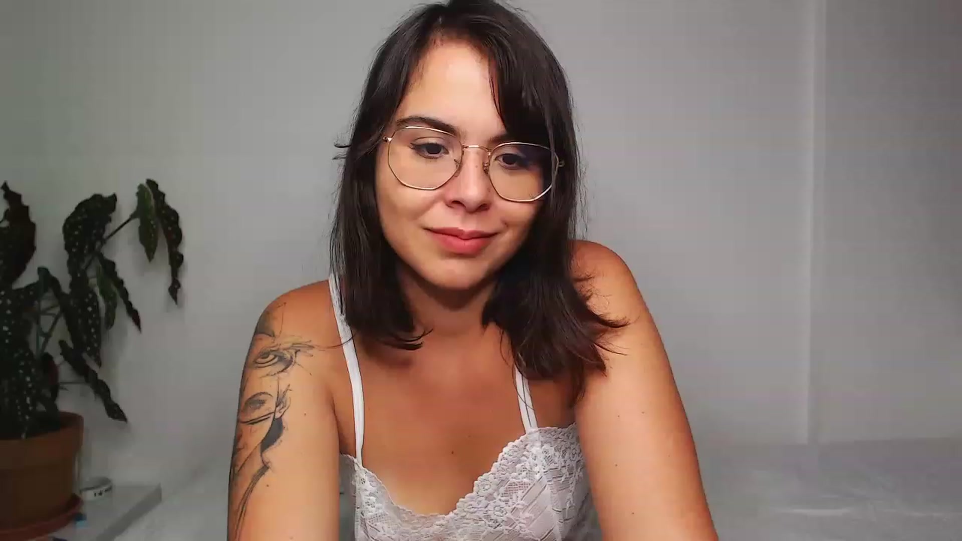 Gallery image thumbnail from OnlineSnack's myfreecams stream on, 01/02/2023, 05:46 image 1 of 20