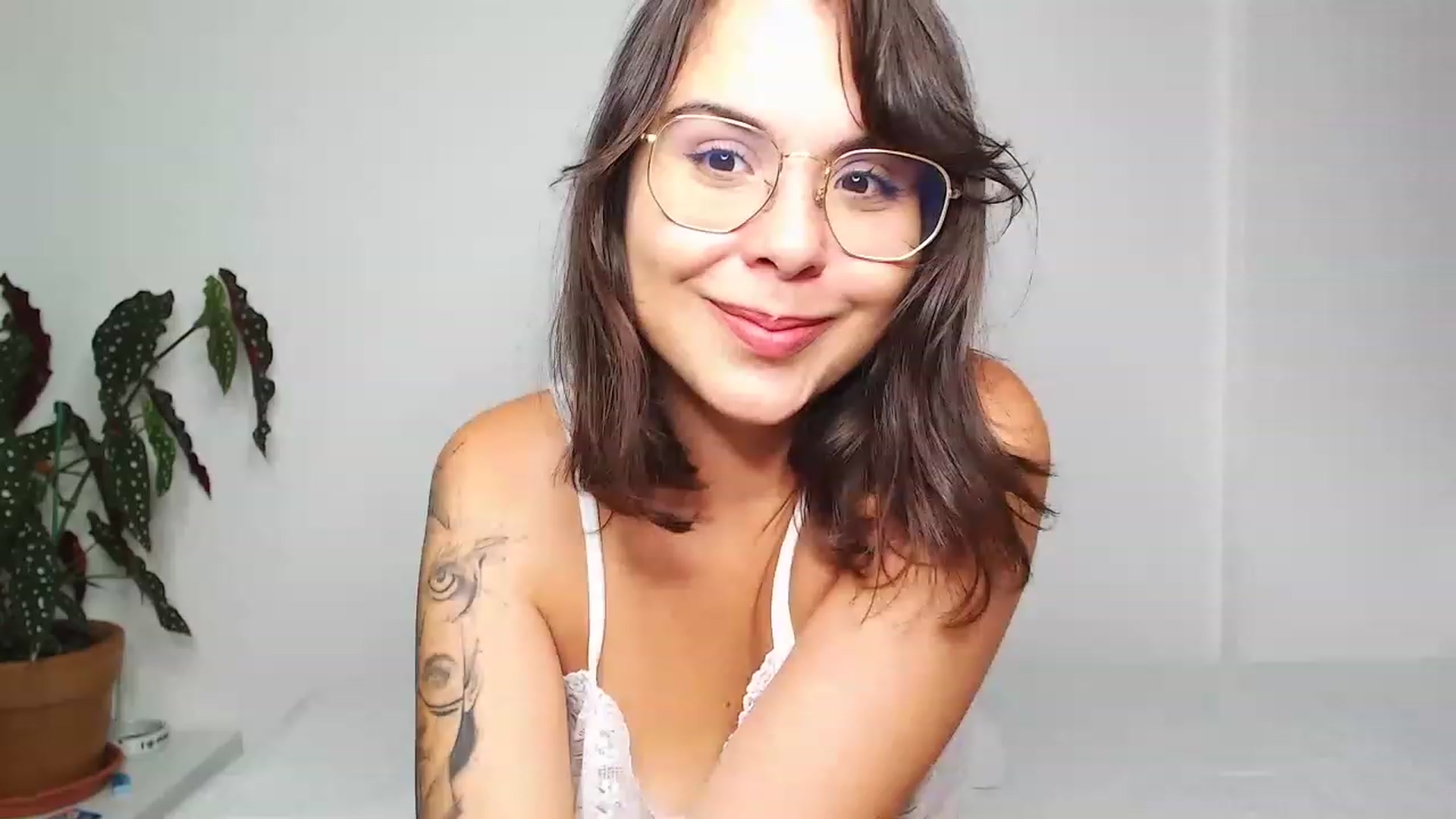 Gallery image thumbnail from OnlineSnack's myfreecams stream on, 01/02/2023, 05:46 image 8 of 20