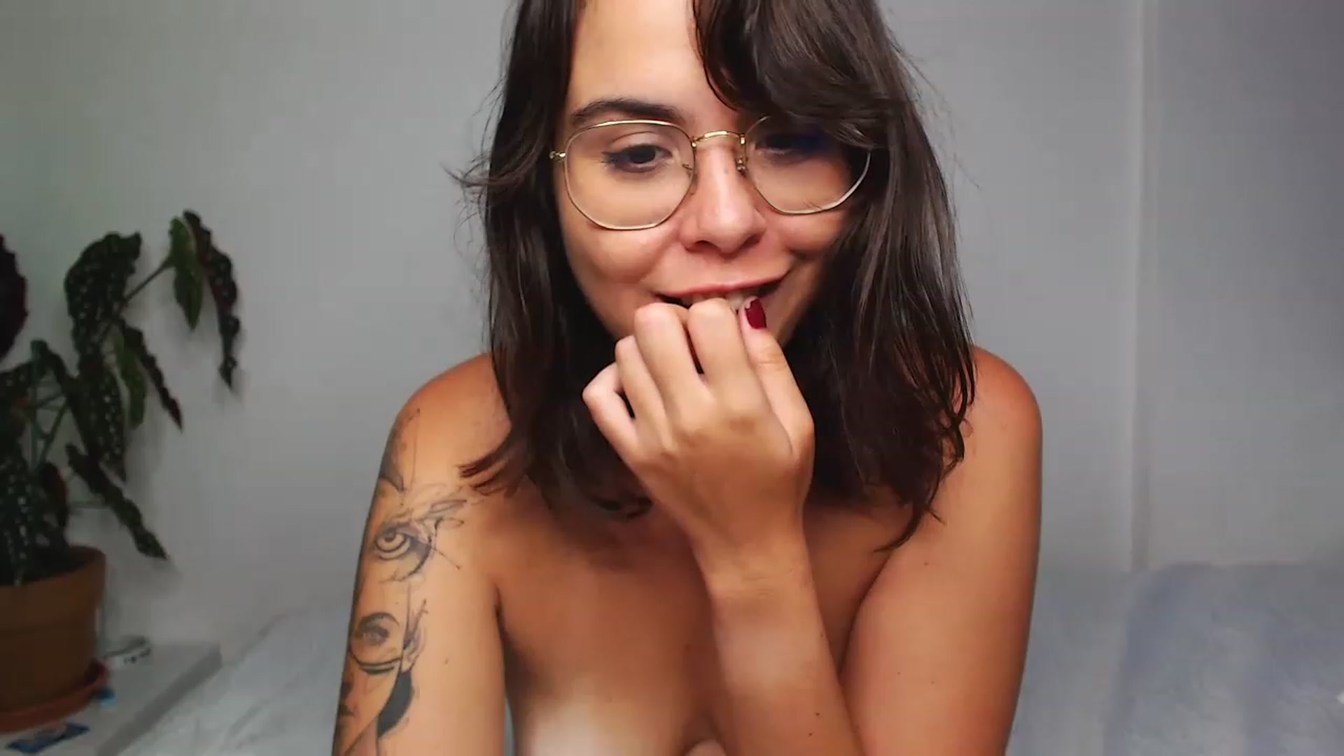 Gallery image thumbnail from OnlineSnack's myfreecams stream on, 01/02/2023, 08:26 image 19 of 20