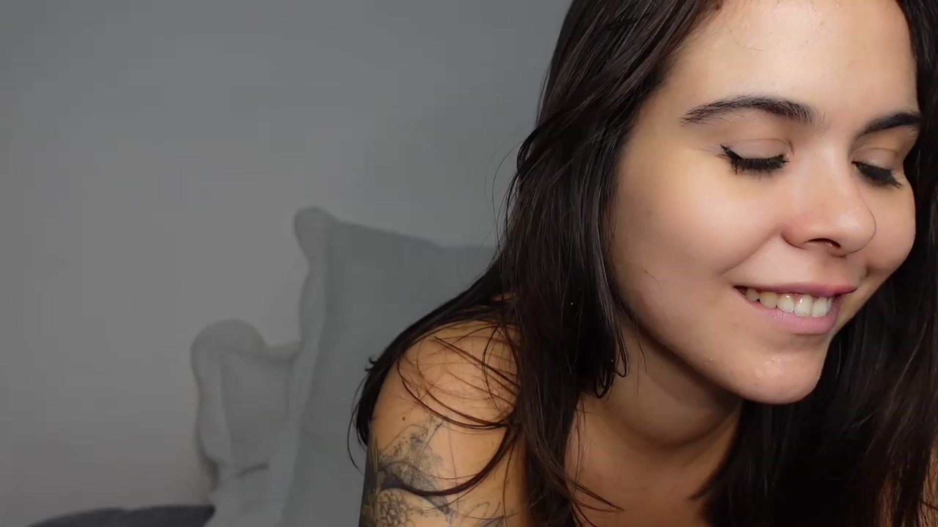 Gallery image thumbnail from OnlineSnack's myfreecams stream on, 05/18/2023, 07:11 image 3 of 20